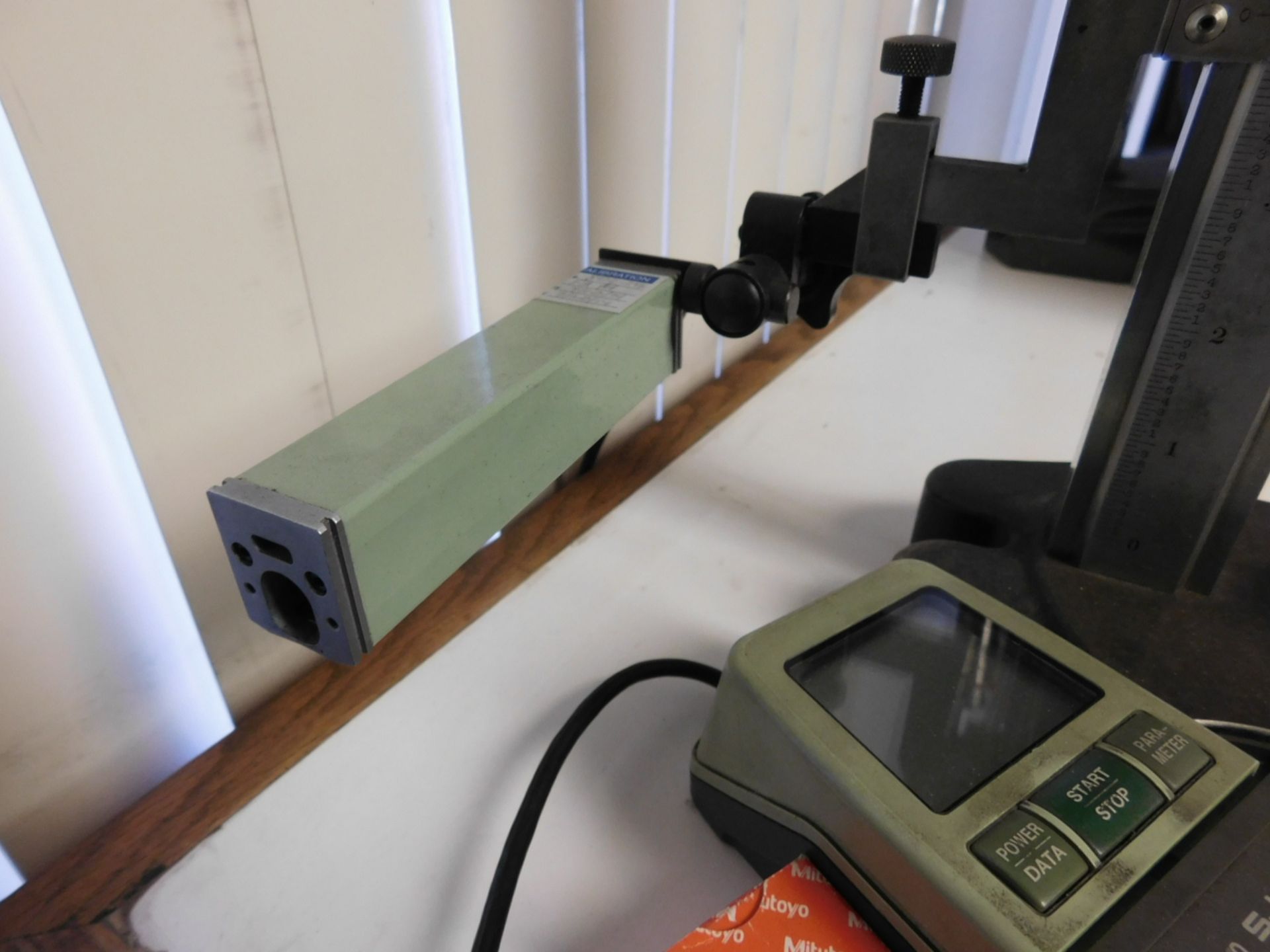 LOT - STARRETT NO. 254 MASTER VERNIER 20" HEIGHT GAGE, W/ MITUTOYO SJ-201 SURFACE ROUGHNESS TESTER - Image 3 of 3