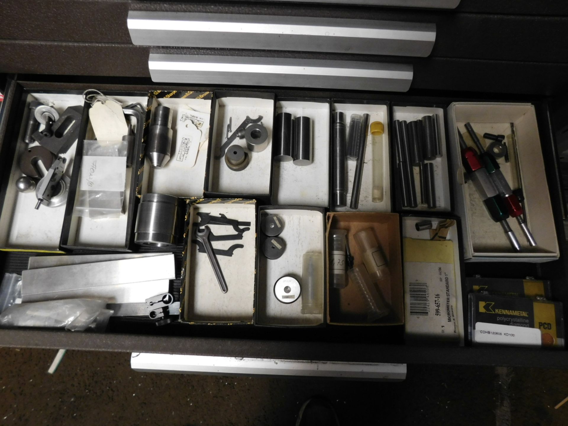 LOT - KENNEDY 4-DRAWER TOOL BOX, W/ KEYS AND ALL CONTENTS, TO INCLUDE: MICROMETERS, DIAL GAGES, - Image 5 of 5