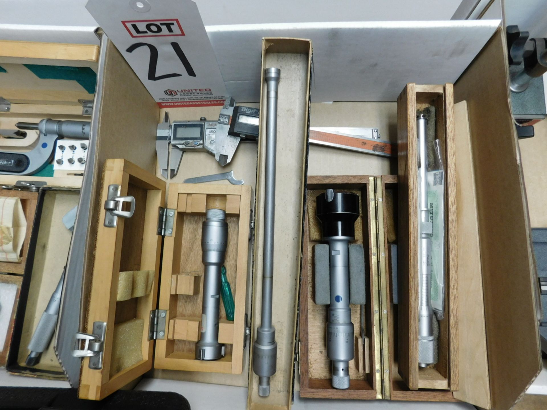 LOT - (1) SPI 1"-1/2" BORE GAGE, (1) .500 TO .600 BORE GAGE, (1) 1.6-1.8 BORE GAGE, (1) MITUTOYO NO.