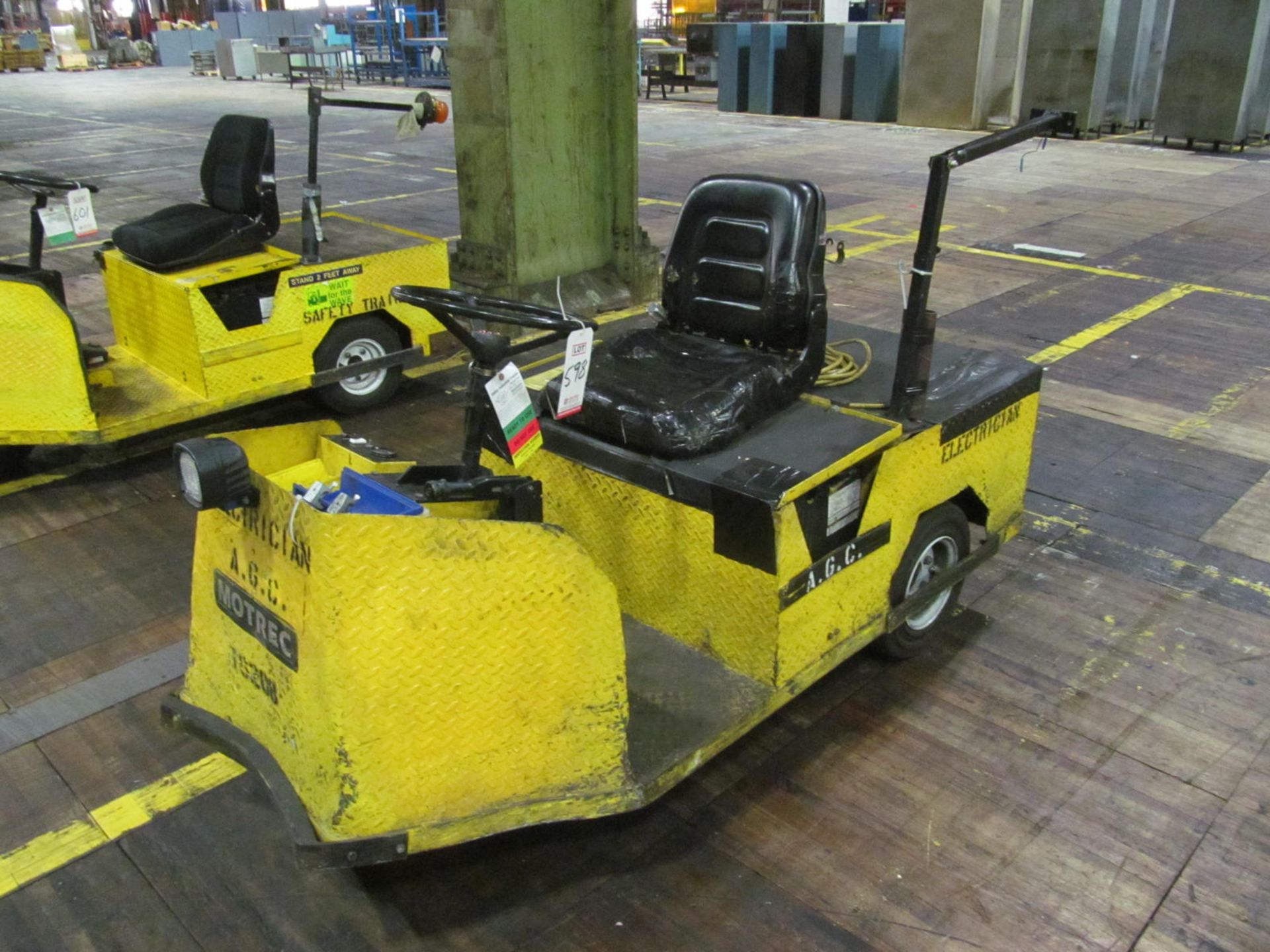 MOTREC E-280B ELECTRIC TOW TRACTOR, S/N 1004780, 36 VOLT, (LOC. L25)