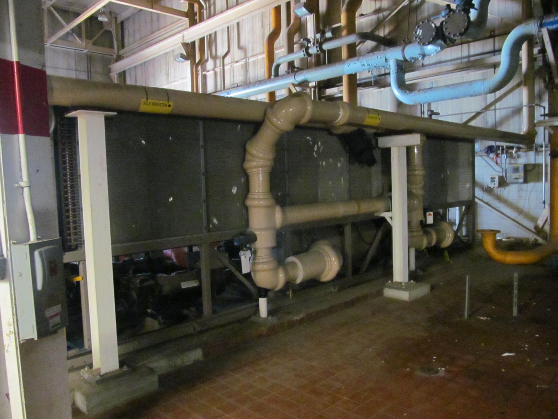 YORK AIR COOLED CHILLER MODEL YCASO268EB46YGASBT L 42S SA E, (3) #DSX36LASA46/50 COMPRESSORS, S/N - Image 2 of 6