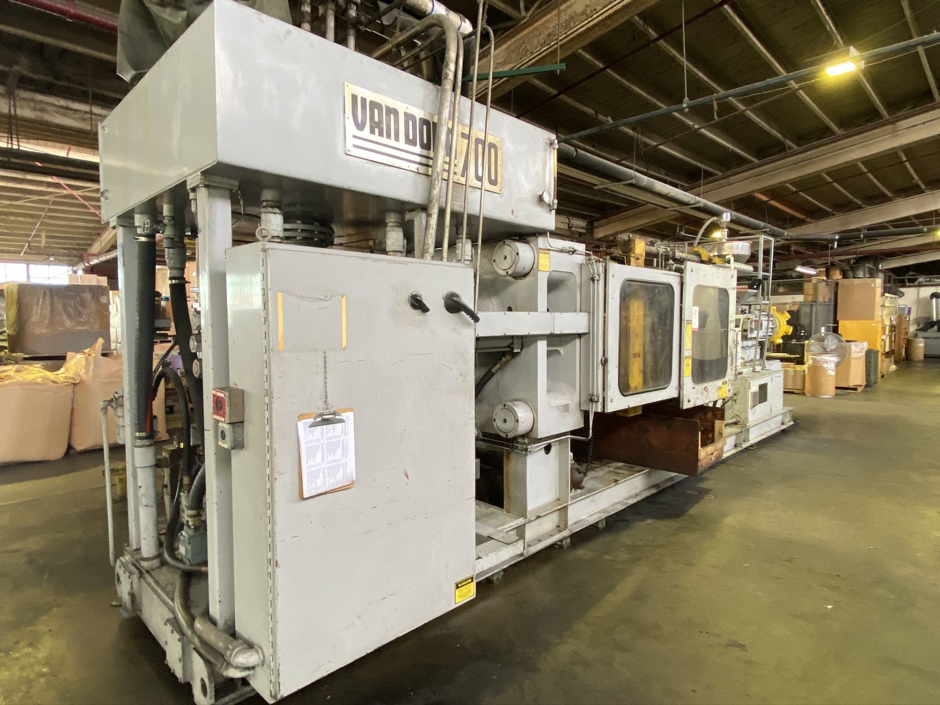 1993 VAN DORN 700 TON, MODEL 700H-RS-1255, PATHFINDER CNC CONTROL, 125 OZ SHOT SIZE, 62" X 53.5" - Image 4 of 17