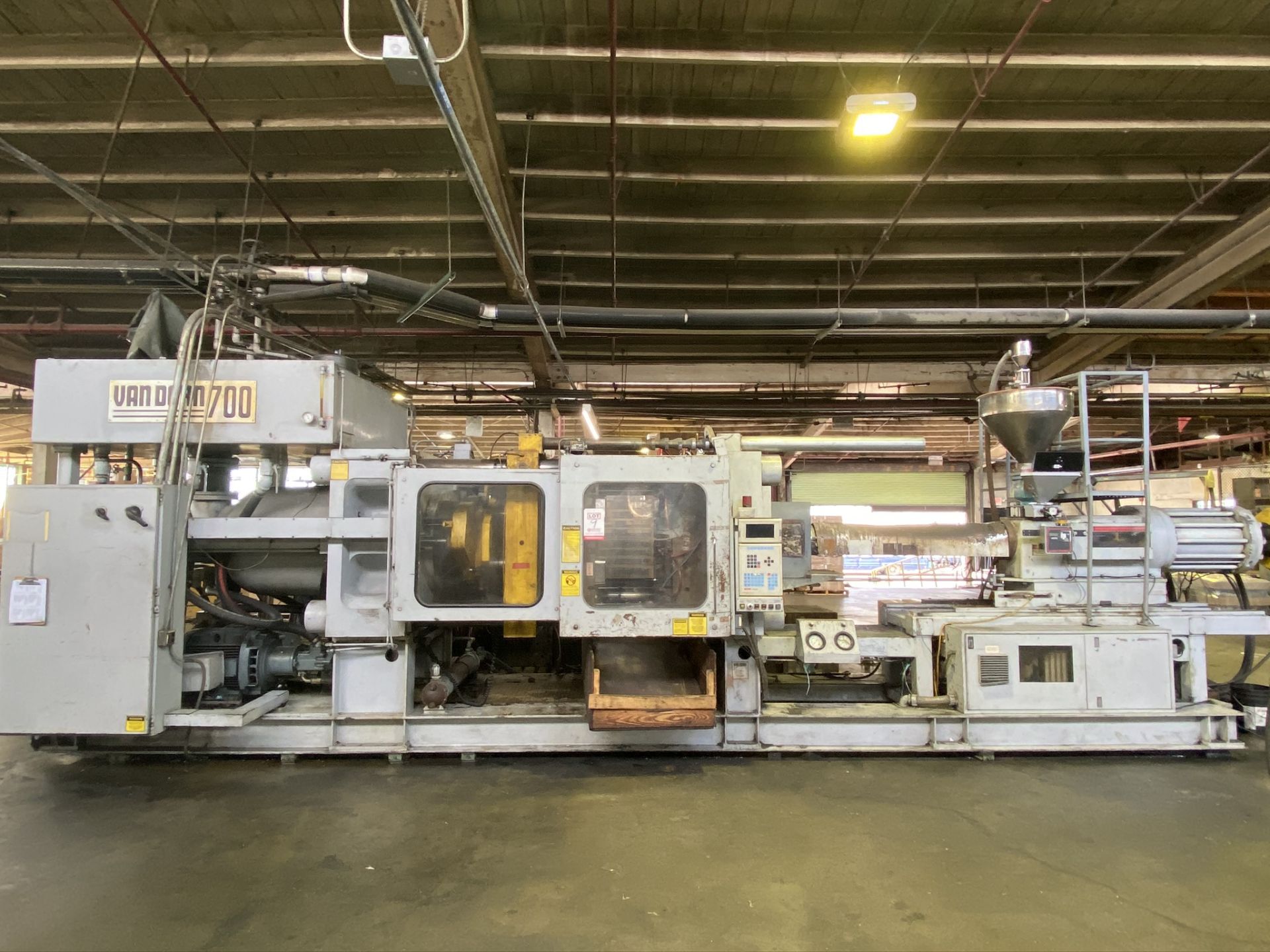 1993 VAN DORN 700 TON, MODEL 700H-RS-1255, PATHFINDER CNC CONTROL, 125 OZ SHOT SIZE, 62" X 53.5" - Image 2 of 17