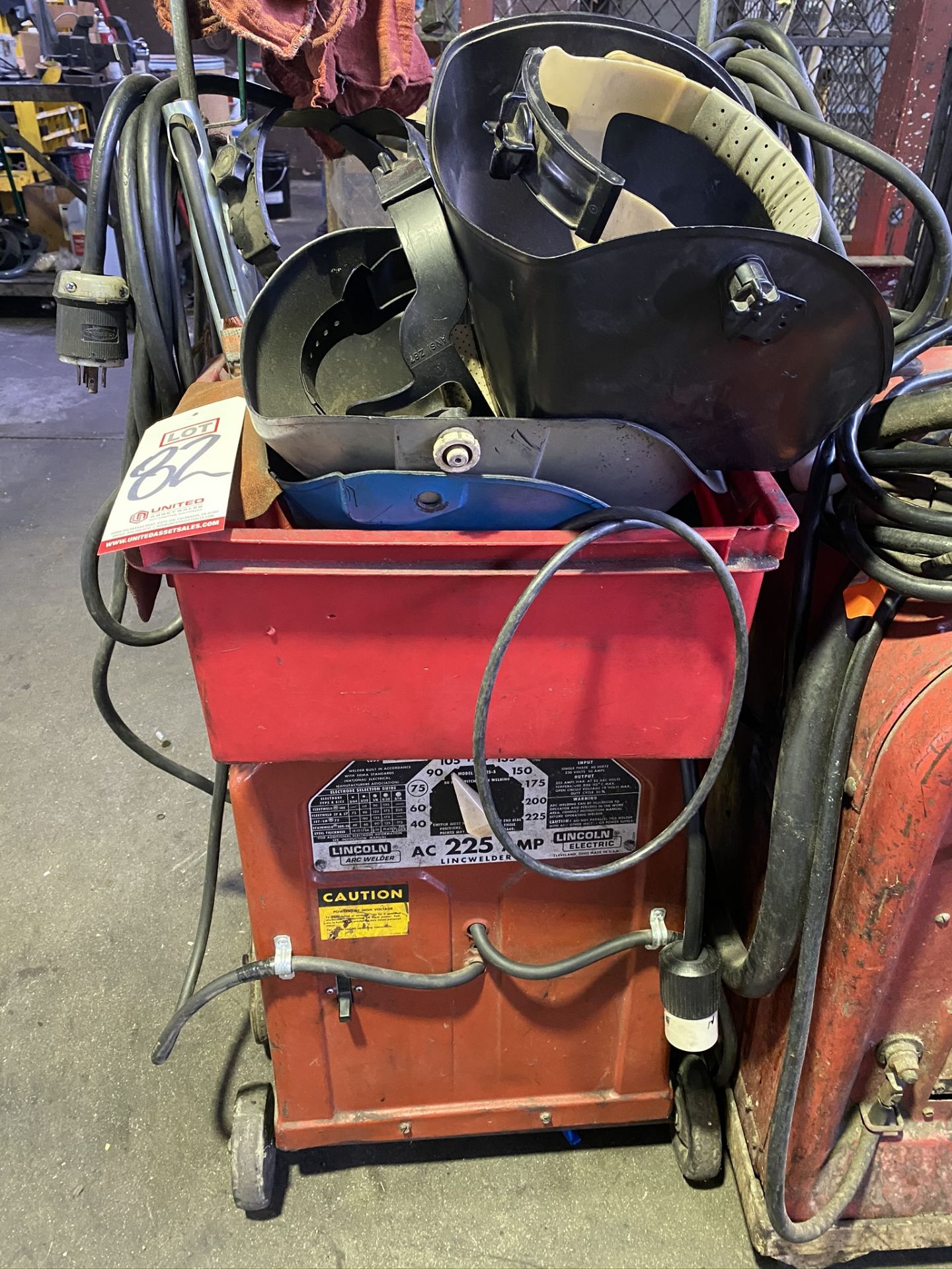 LINCOLN 225 AMP WELDER