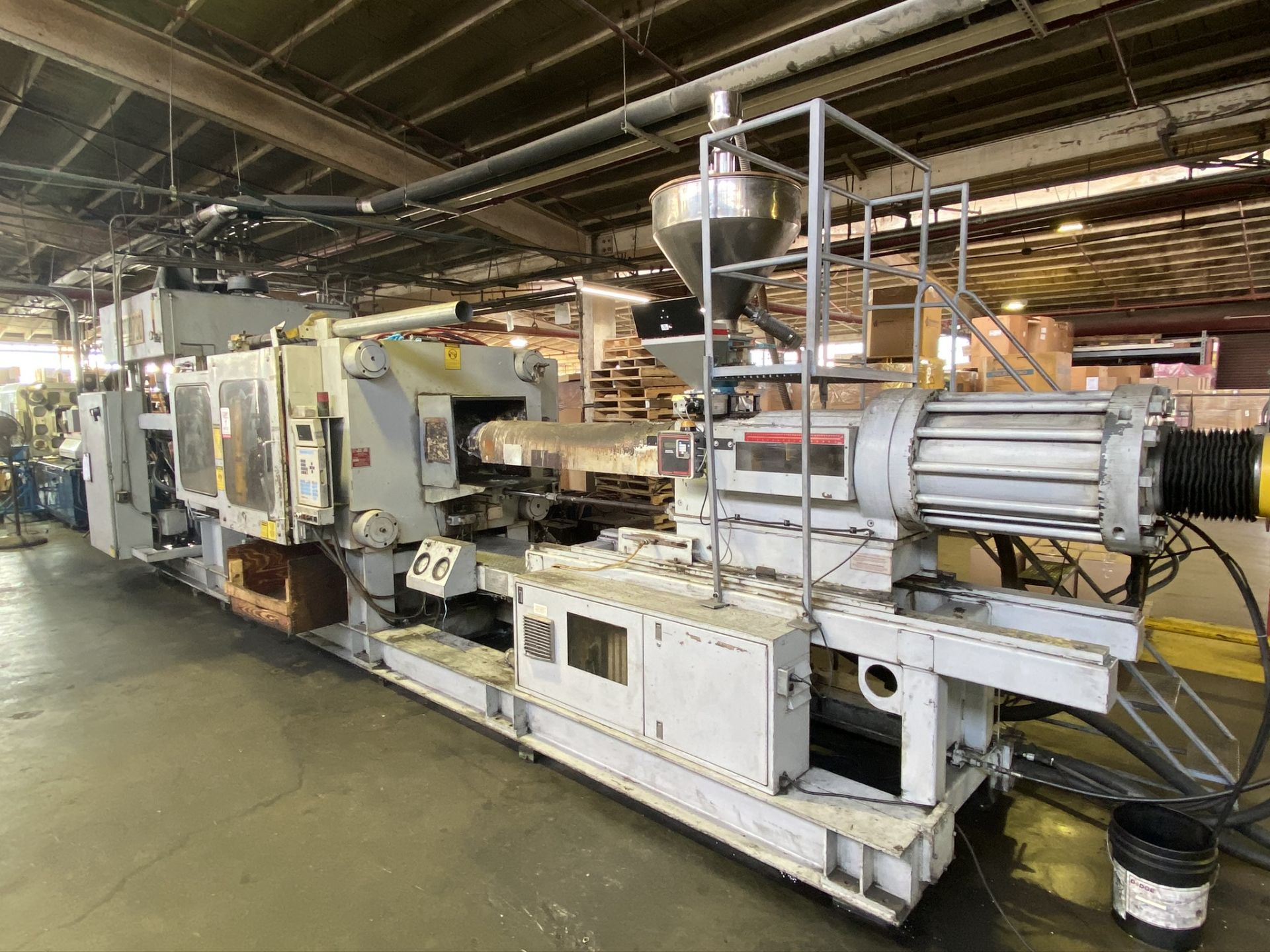 1993 VAN DORN 700 TON, MODEL 700H-RS-1255, PATHFINDER CNC CONTROL, 125 OZ SHOT SIZE, 62" X 53.5" - Image 3 of 17