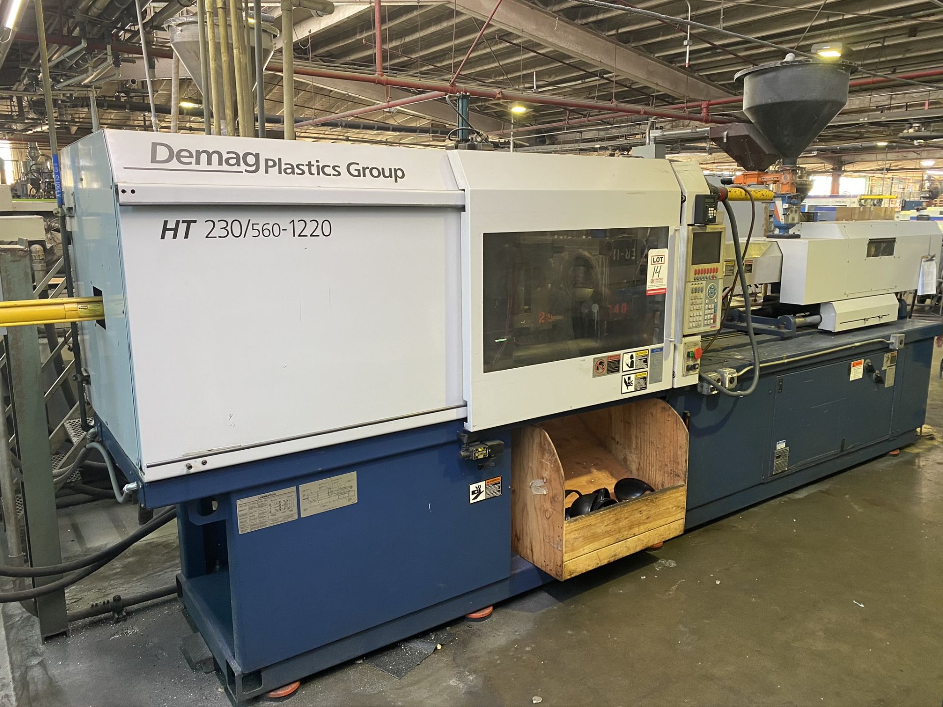 2004 VAN DORN DEMAG 230 TON, MODEL 230HT-1220-1422, PATHFINDER 3000 CNC CONTROL, 25.4 OZ SHOT - Image 4 of 14