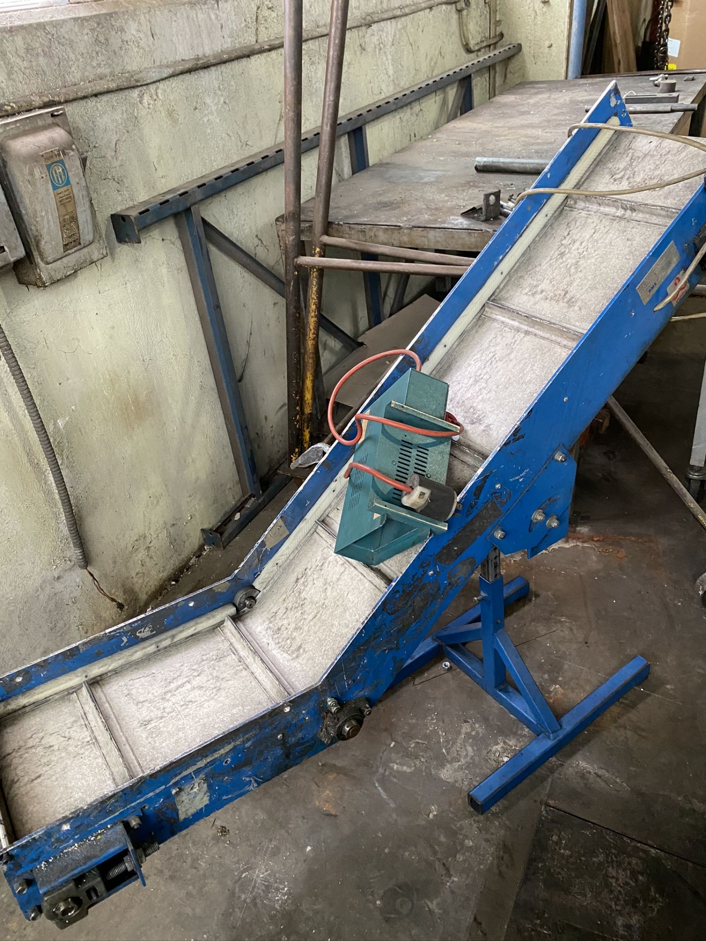 PARTS CONVEYOR