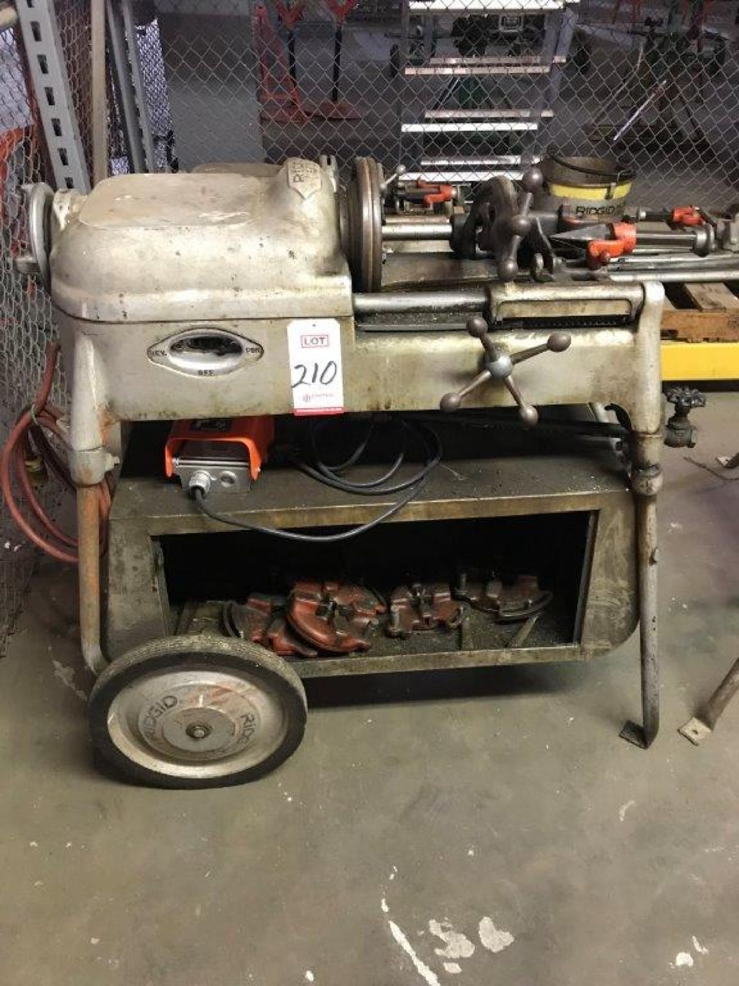 RIDGID, MODEL 535 PIPE MACHINE W/ ASSORTED THREAD DIES