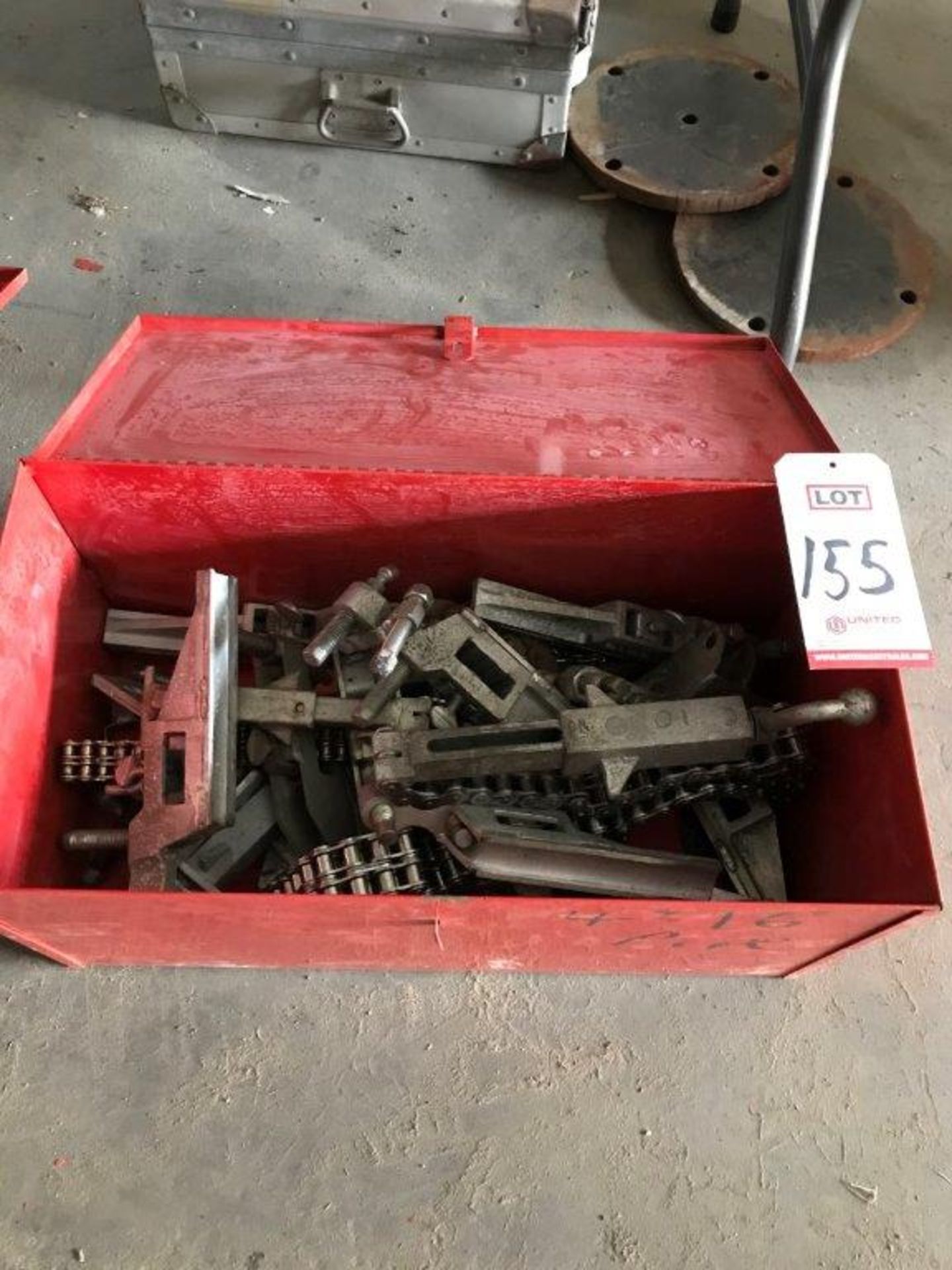 LOT - ASSORTED CHAIN PIPE CLAMPS