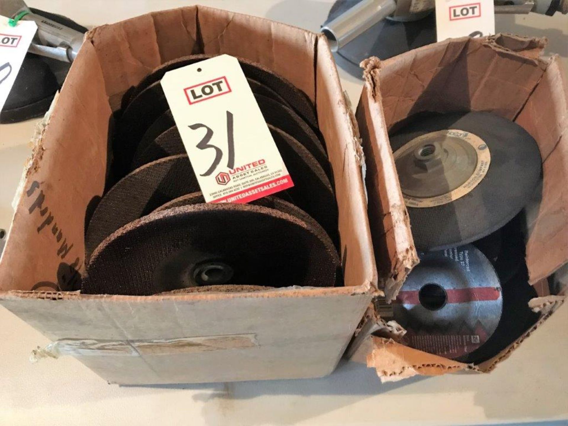 LOT - ASSORTED GRINDING WHEELS