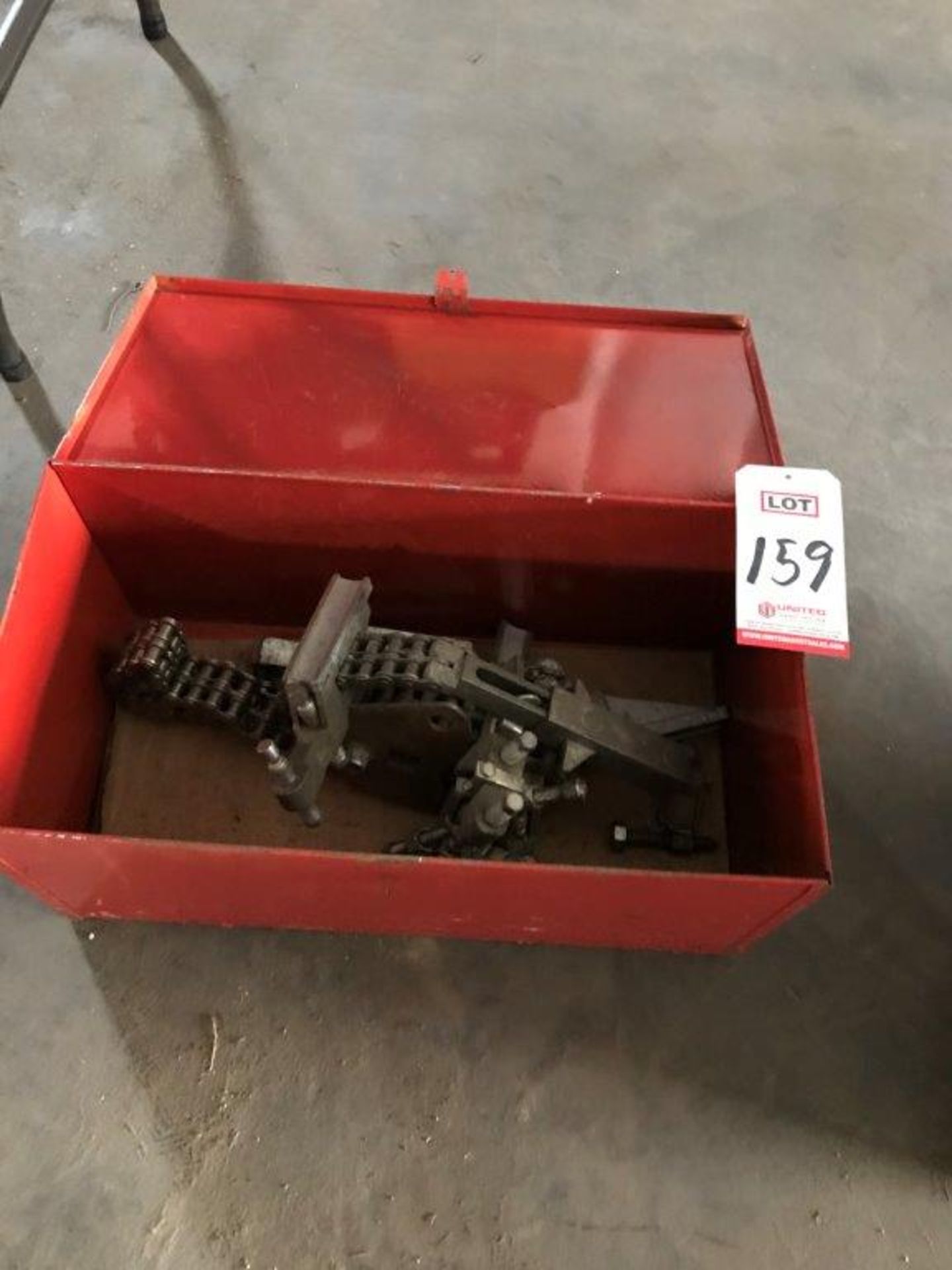 LOT - ASSORTED CHAIN PIPE CLAMPS