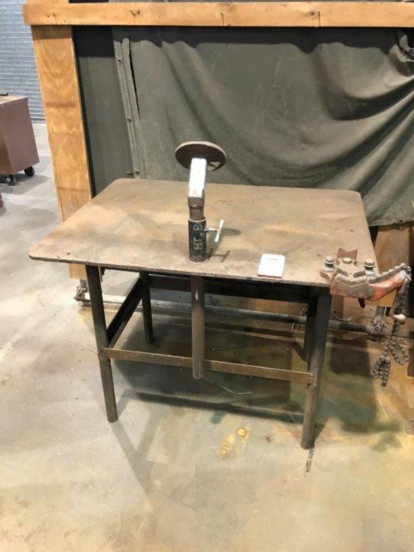 WELD TABLE 4' X 3'' X 1/2" THICK W/ PIPE VISE (LOCATION: BUILDING 6)