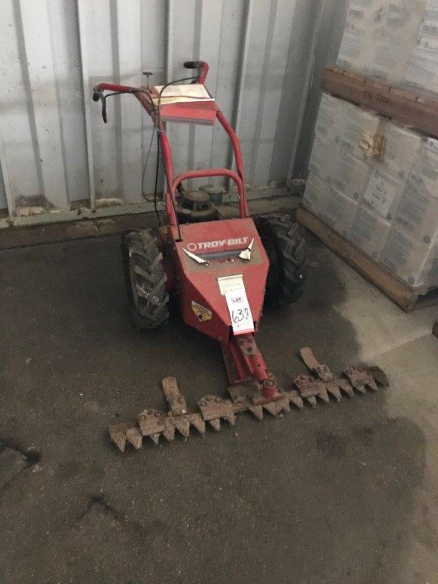 TROY-BILT, 40" SICKLE BAR CUTTER, 4 HP BRIGGS & STRATTON SELF PROPELLED, PNEUMATIC TIRES (