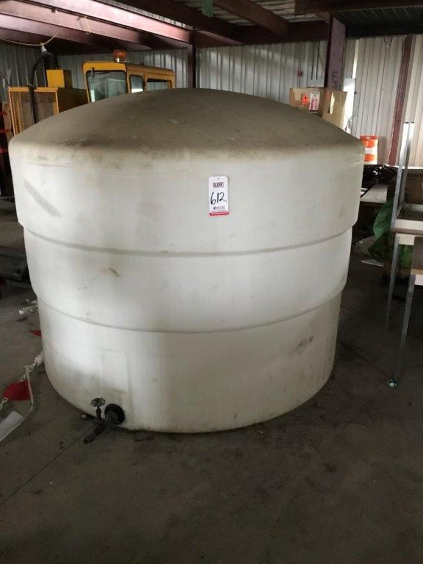 DURA LIFE POLLY TANK 1100 GALLON CAP. (LOCATION: BUILDING 9)