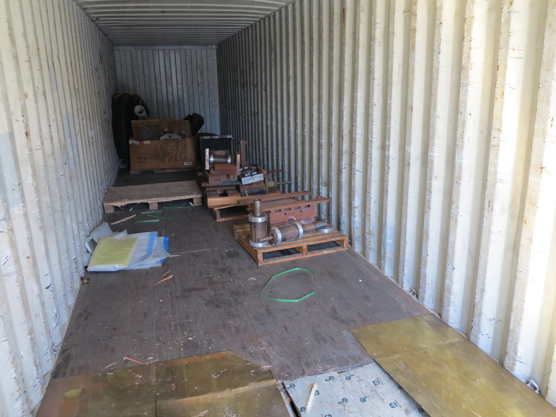 40' SHIPPING CONTAINER, CONTENTS NOT INCLUDED - Image 2 of 2
