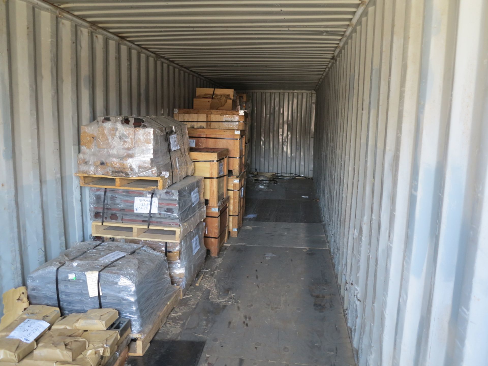 40' SHIPPING CONTAINER, CONTENTS NOT INCLUDED