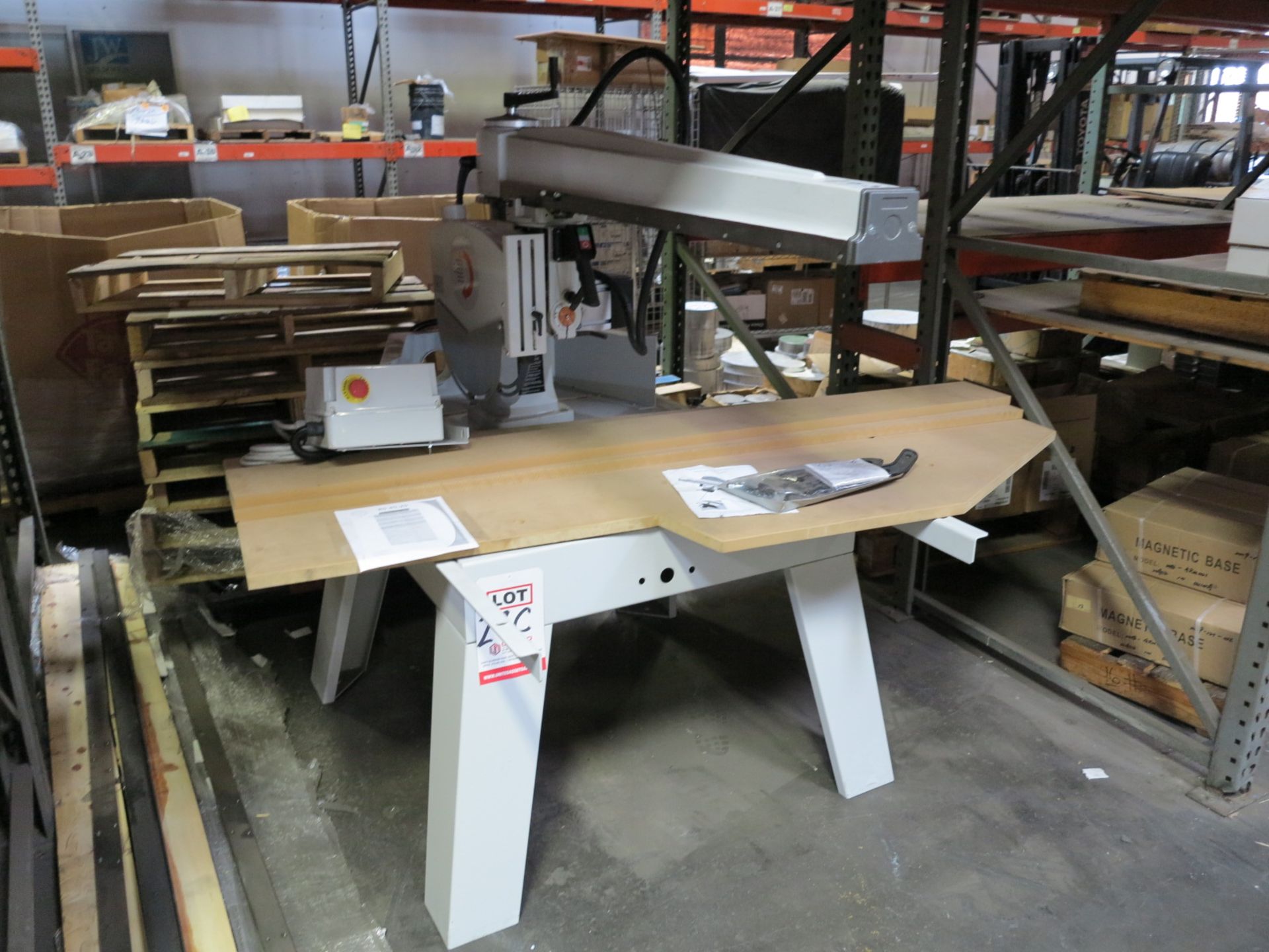 CONQUEST IND. 15-3/4" RADIAL ARM SAW, 4 HP, 230V, 3-PHASE, 60 HZ, MAX CUT DEPTH: 4-29/32", NEW/