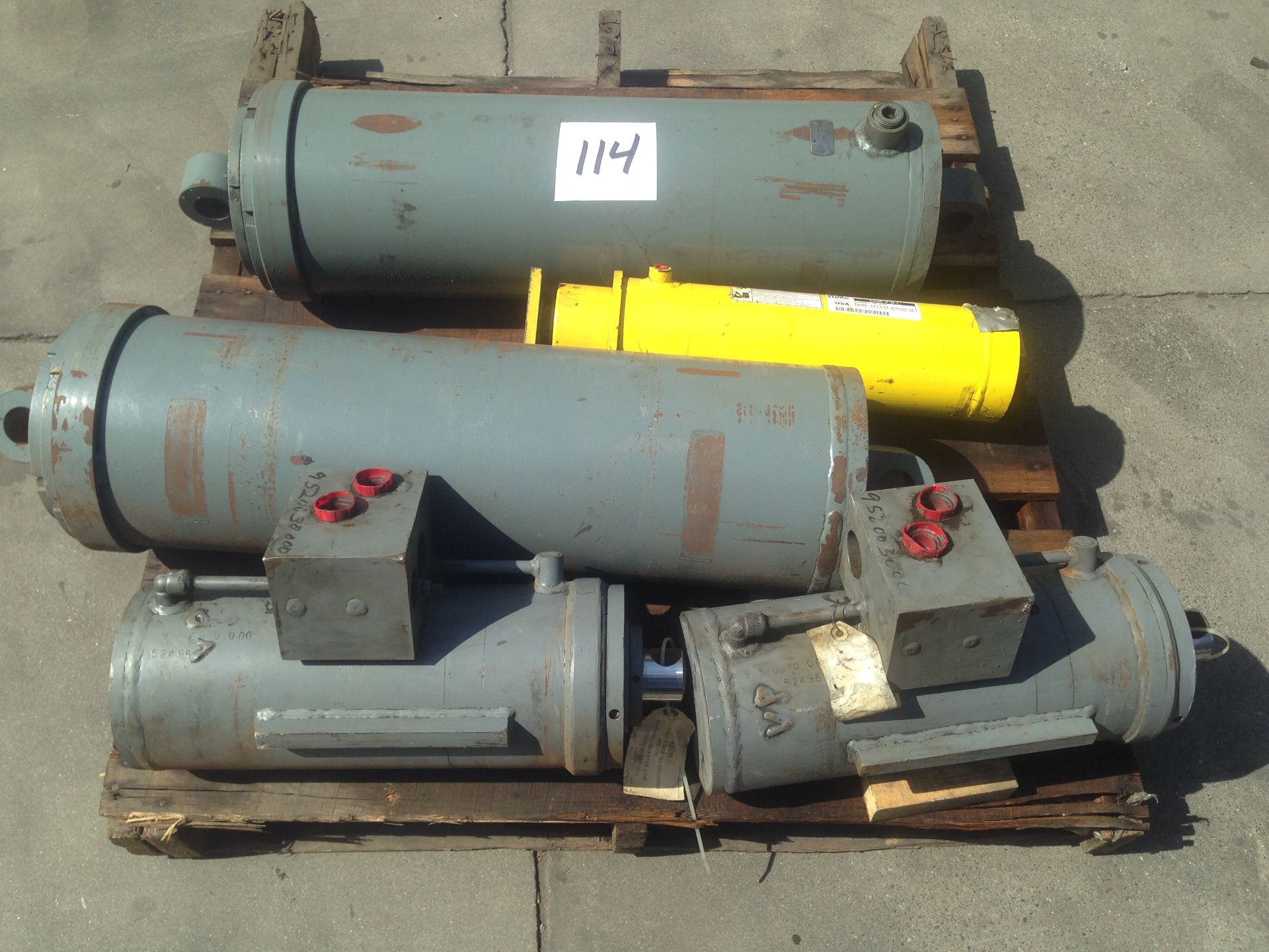 LOT - HYDRAULIC CYLINDERS: (2) 8" BORE X 46' STROKE, (2) 6" BORE X 23.5" STROKE AND (1) 4.5" BORE