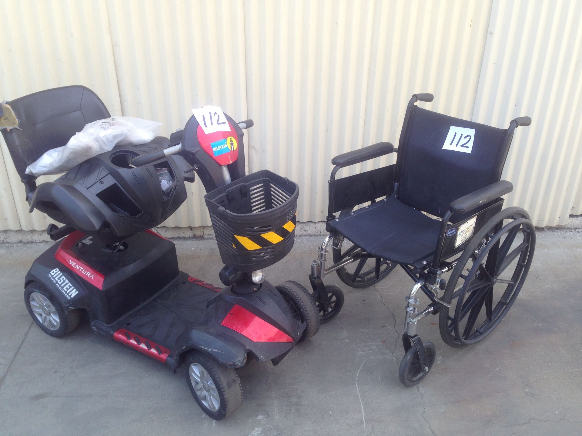 LOT - (1) ELECTRIC SCOOTER AND (1) WHEELCHAIR (WORKING CONDITION)