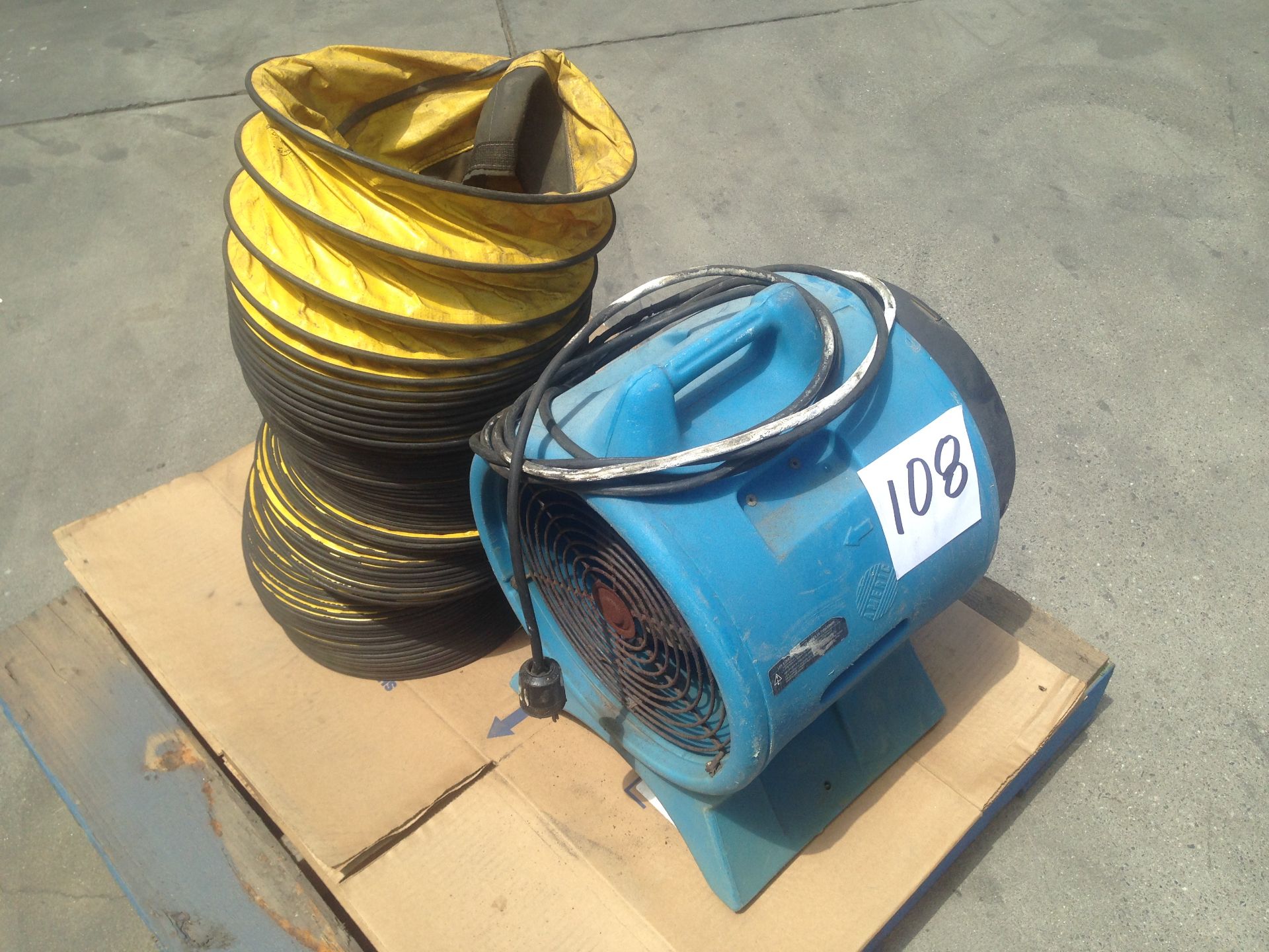 LOT - 3000 CFM HVAC BLOWER, W/ 30' FLEXIBLE HOSE