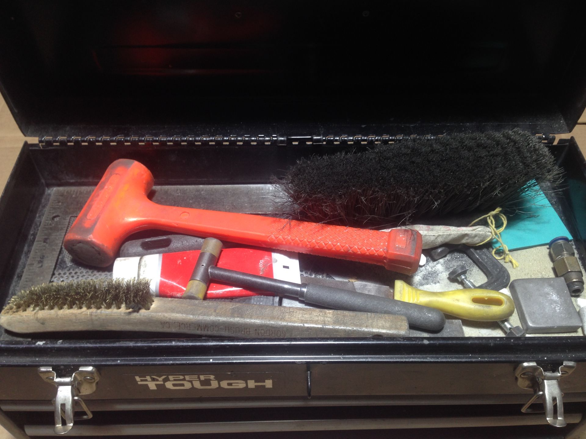 LOT - 2-DRAWER TOOL BOX, W/ CONTENTS TO INCLUDE: DEAD BLOW HAMMERS STEP BLOCK CLAMPING, W/ - Image 2 of 4