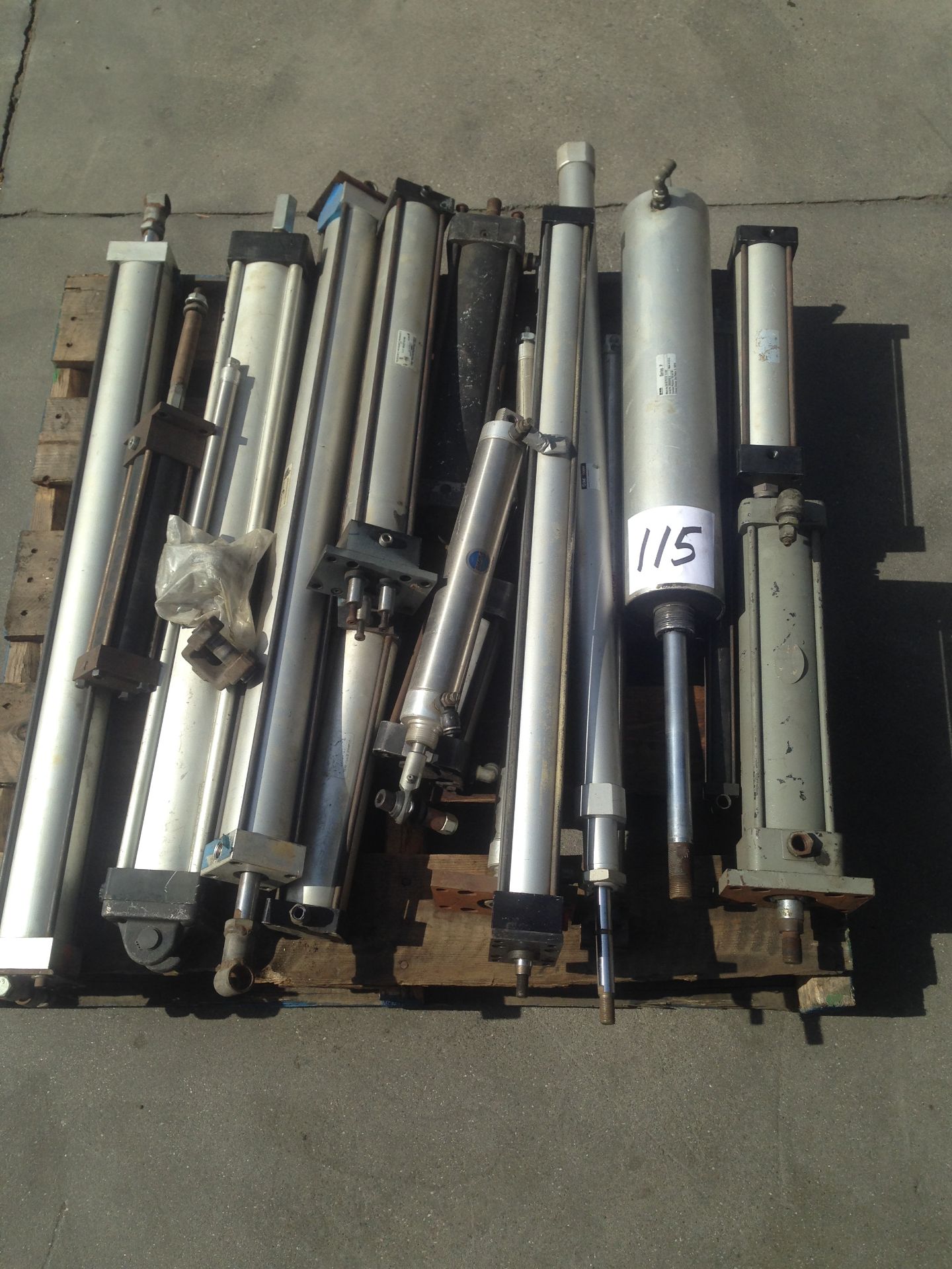 LOT - USED AIR CYLINDERS (WORKING CONDITION): PARKER, BIMBA