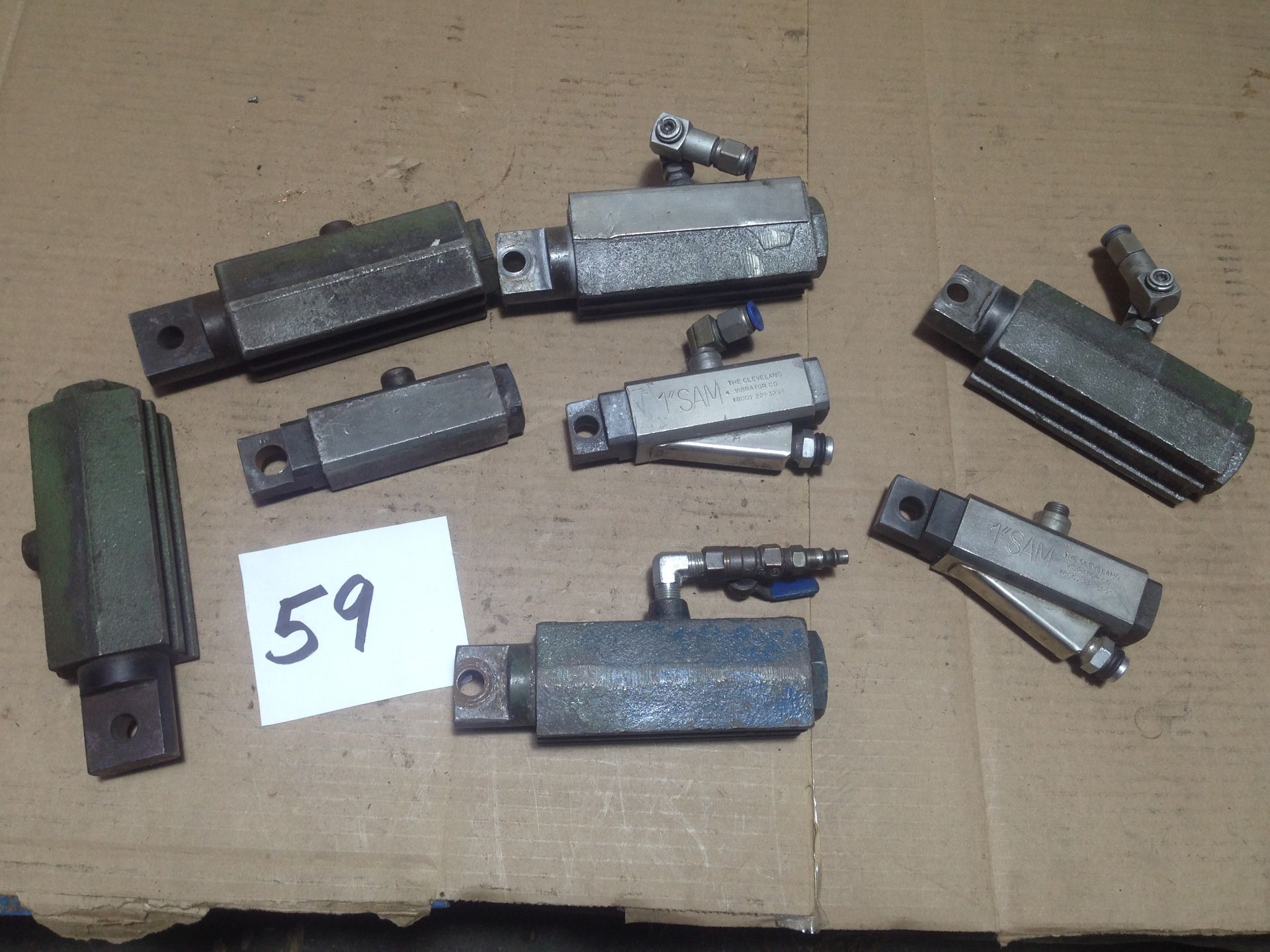 LOT - CLEVELAND HEAVY DUTY PNEUMATIC VIBRATORS (GOOD WORKING CONDITION)