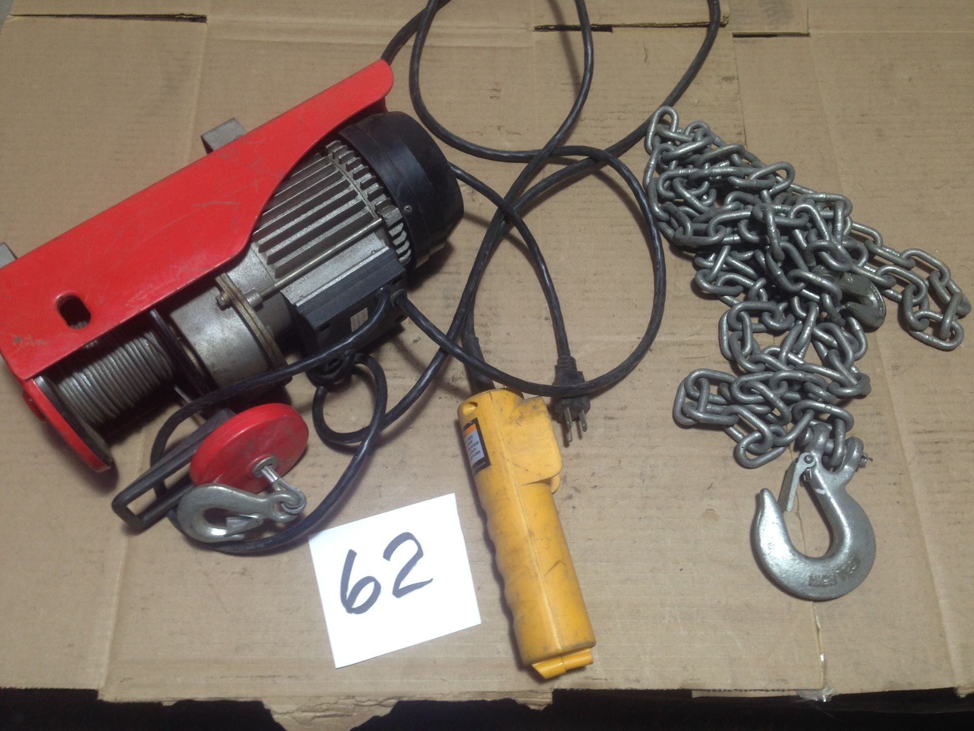 LOT - 1,300 LB HOIST, 110V, CHAIN