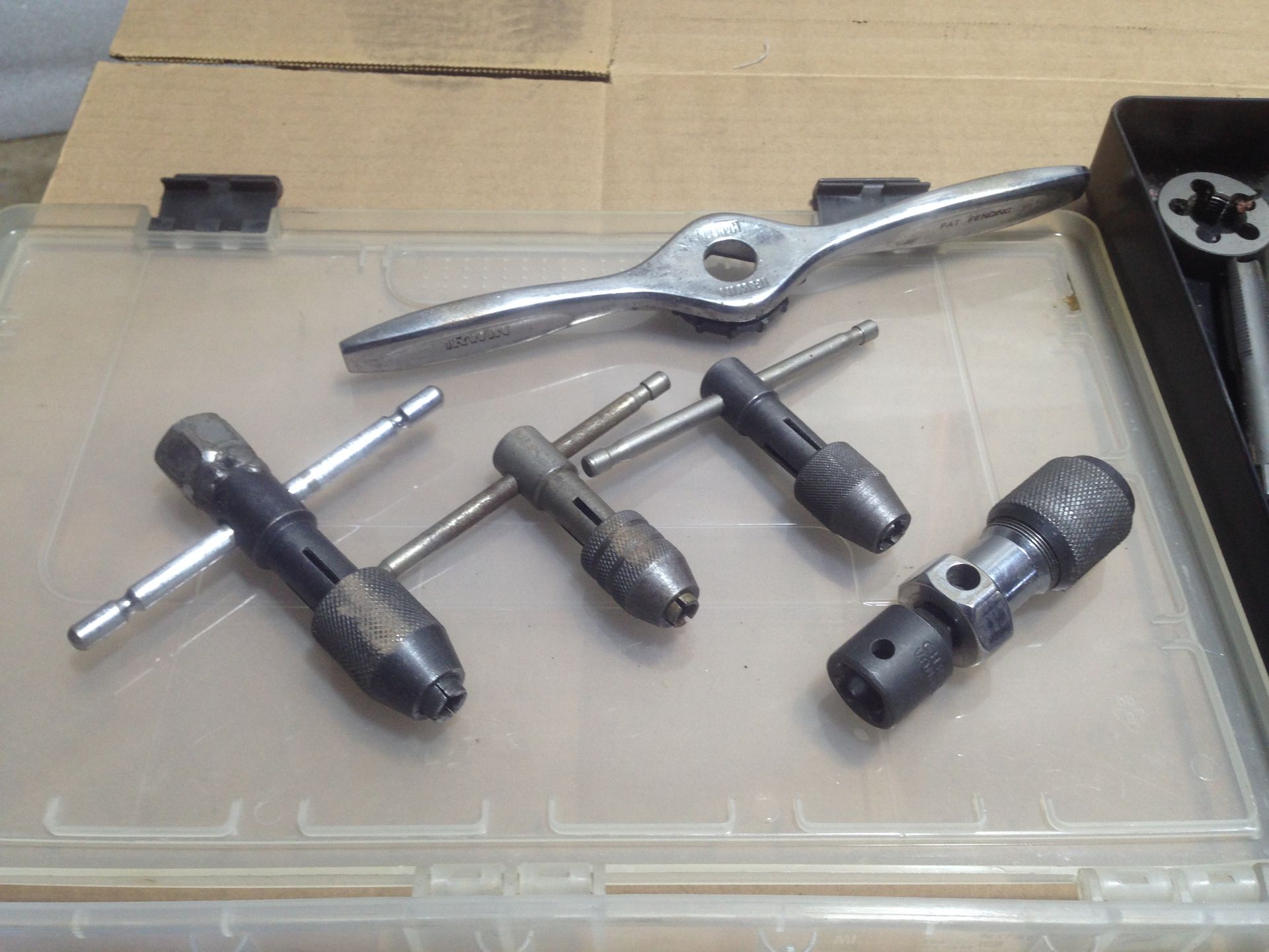 LOT - TAP AND DIES (SAE), NPT PIPE TAPS, TAP WRENCHES, HOLE PUNCHING SET - Image 3 of 3