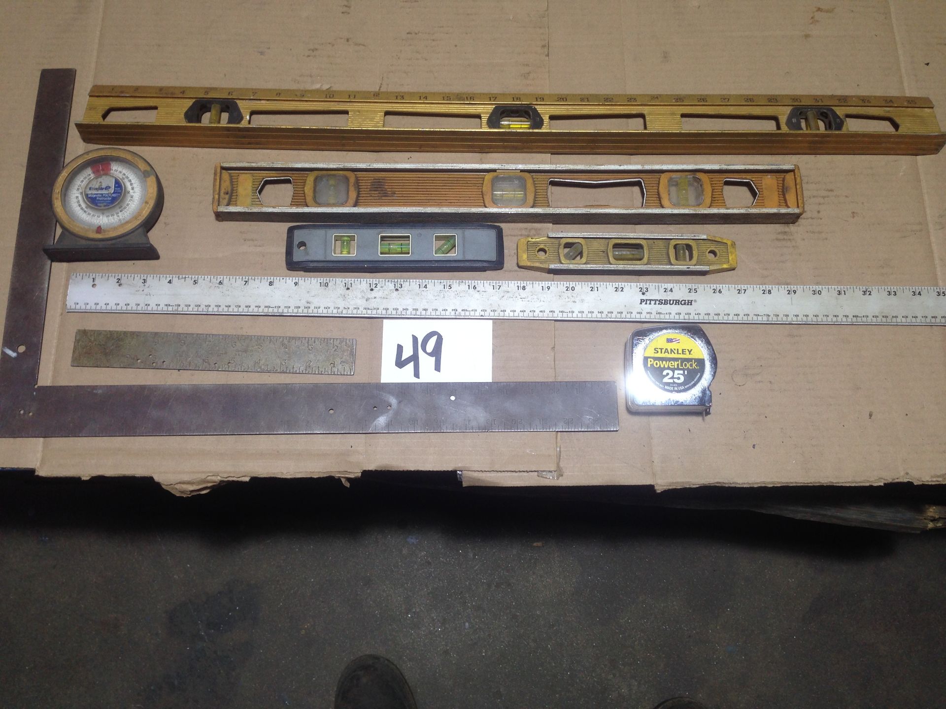 LOT - LEVEL INDICATORS, STEEL RULERS, TAPE MEASURE