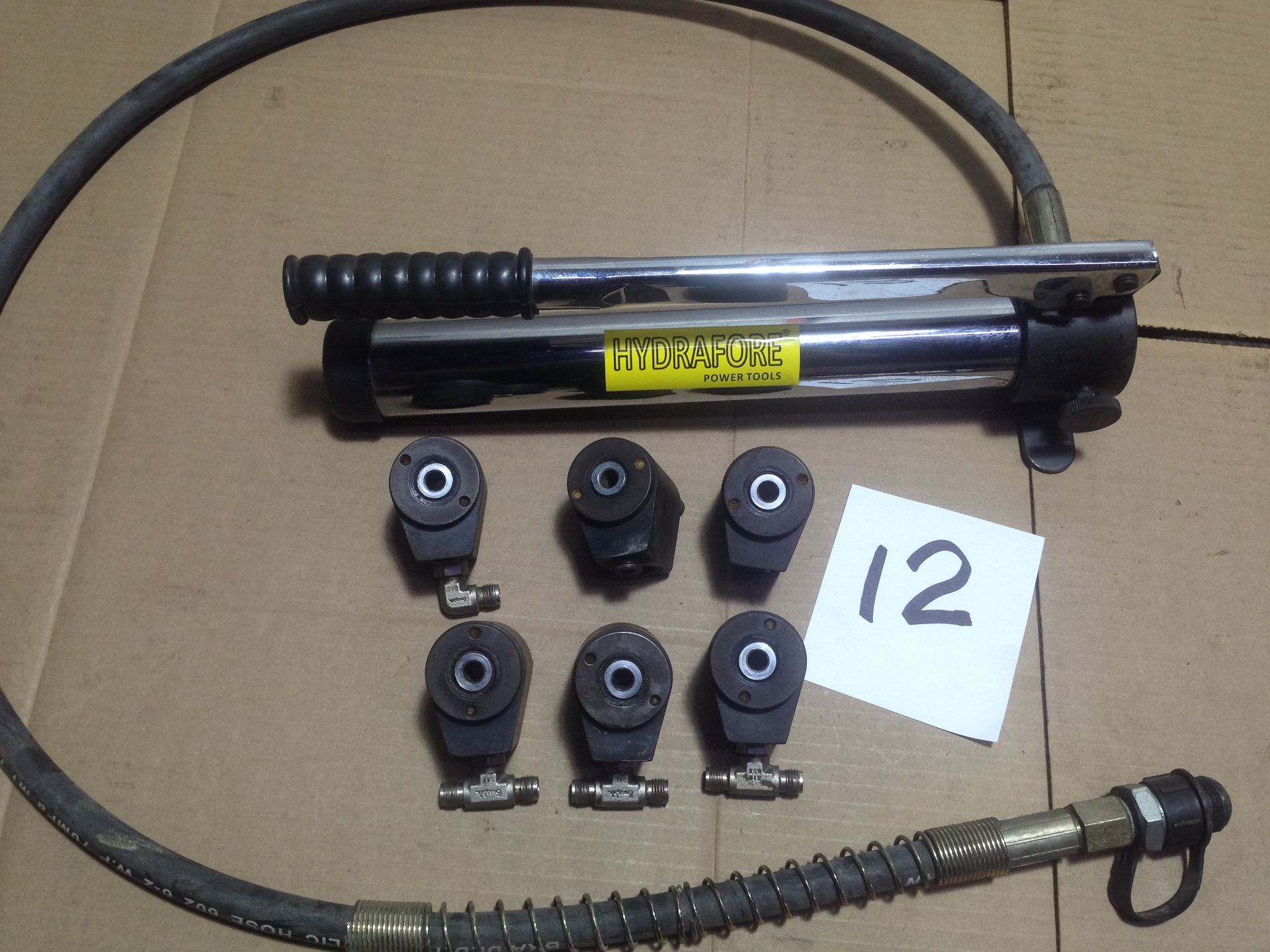 LOT - HYDRAULIC HAND PUMP (NEW) AND (6) VERTEK HYDRAULIC CLAMPING CYLINDERS