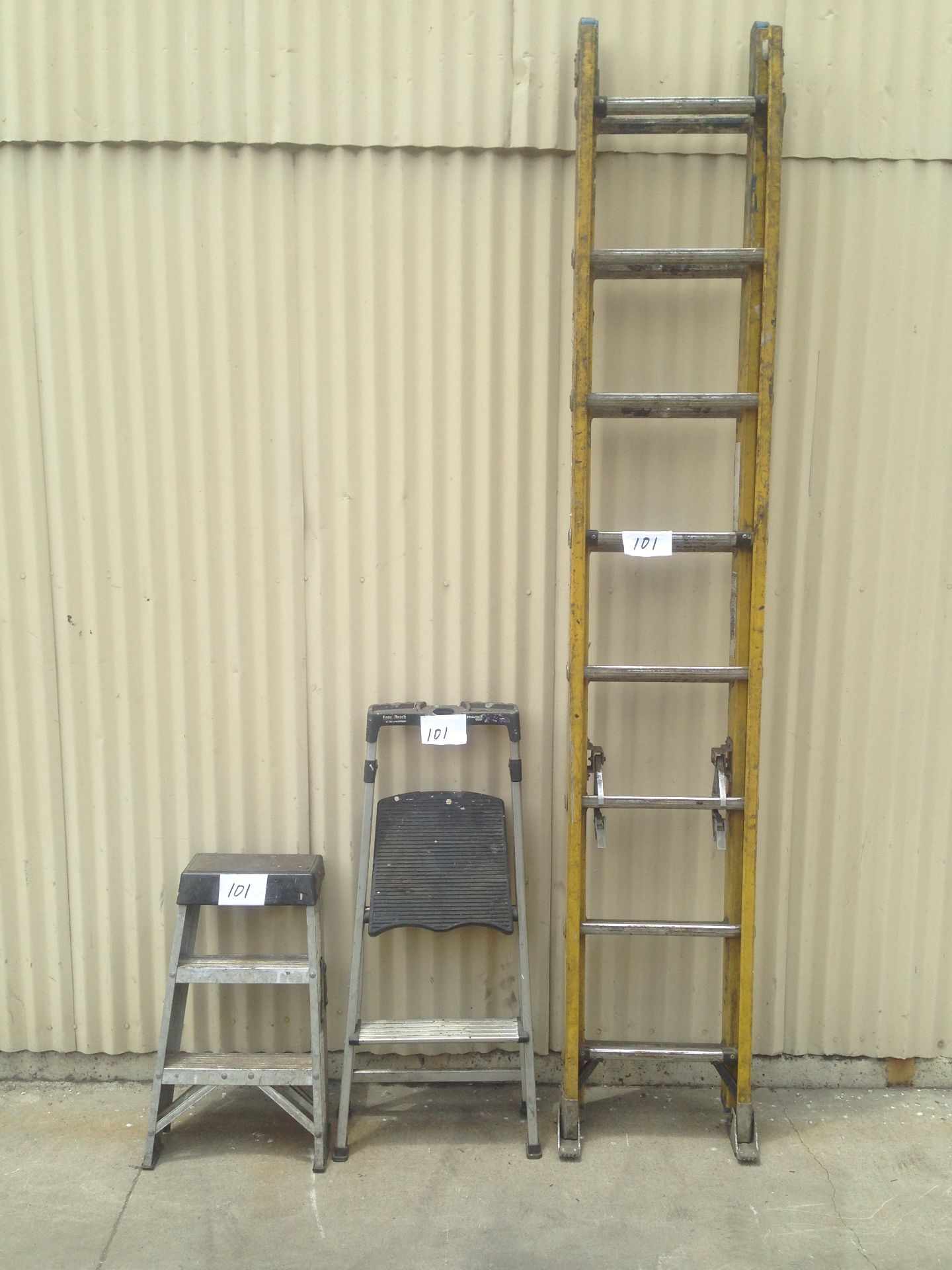 LOT - (1) 18' LADDER AND (2) STEP LADDERS