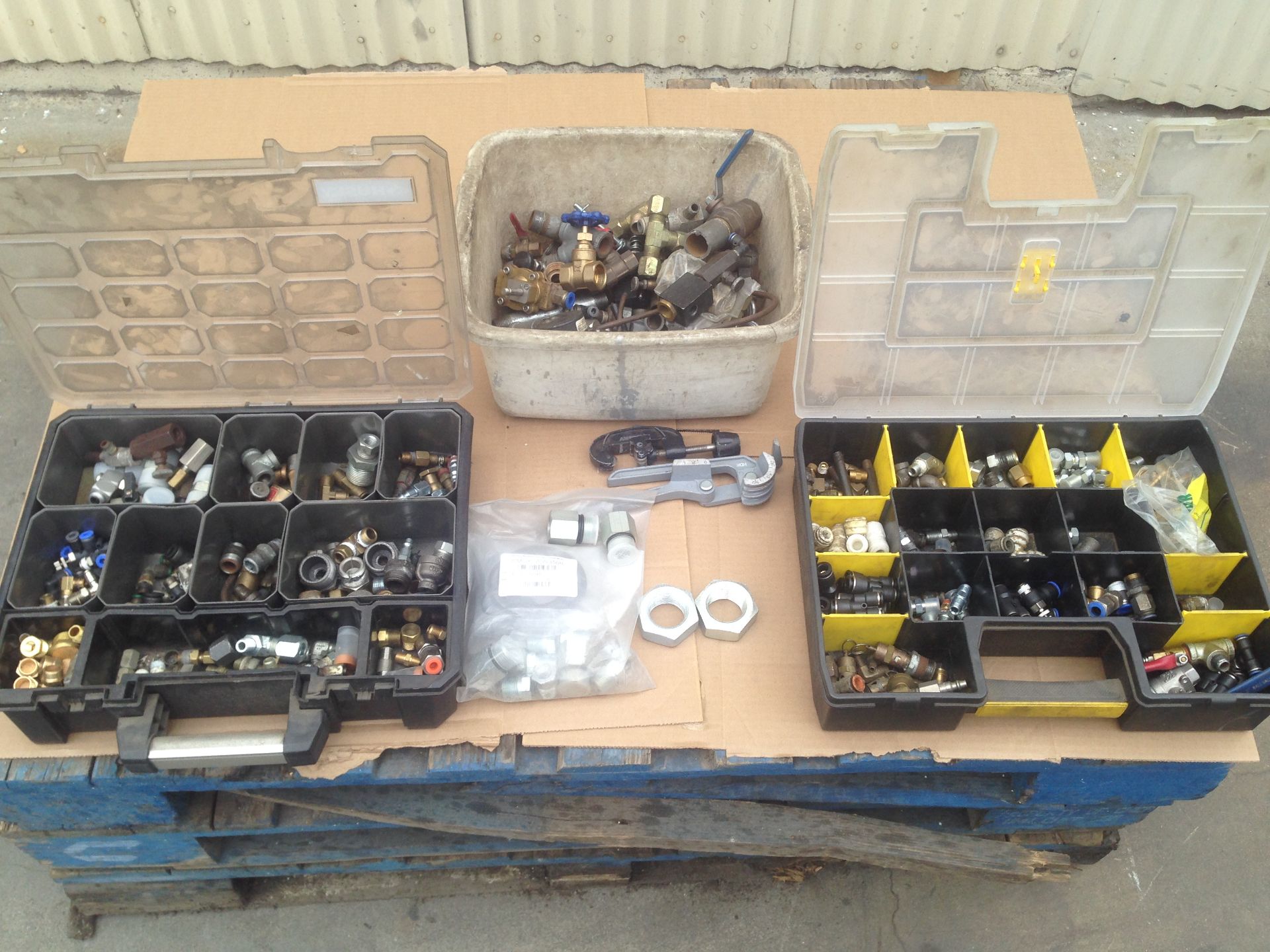 LOT - (3) BINS OF PNEUMATIC AND HYDRAULIC FITTINGS AND VALVES; TUBE BENDER AND CUTTER