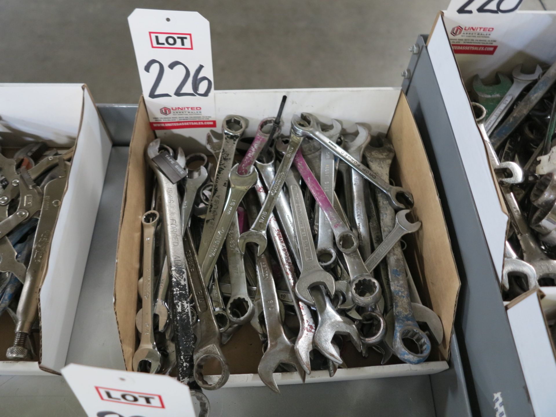 LOT - ASSORTED COMBO WRENCHES