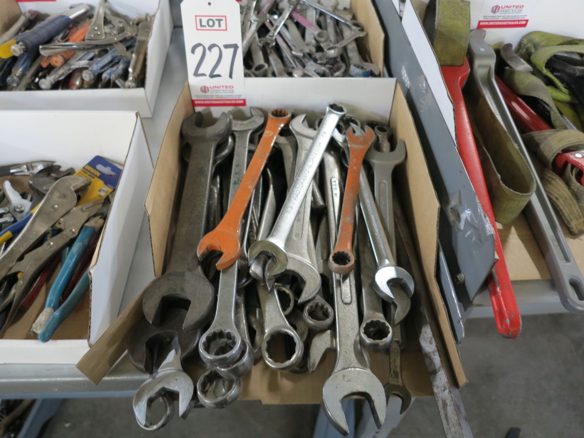 LOT - ASSORTED LARGE COMBO WRENCHES