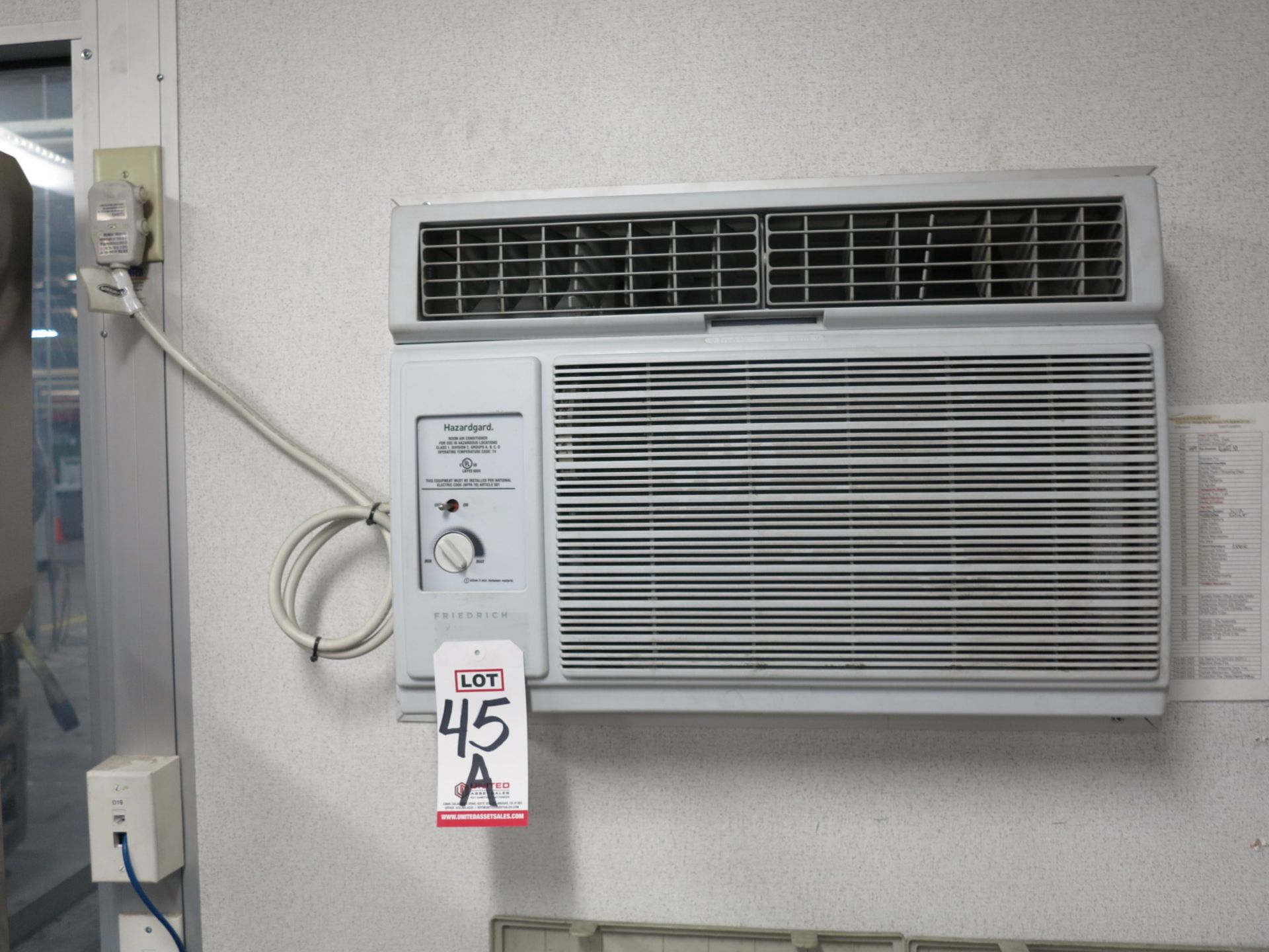 FRIEDRICH IN-WINDOW AC UNIT, MODEL SH20M30B-A, 19,000 BTU/HR