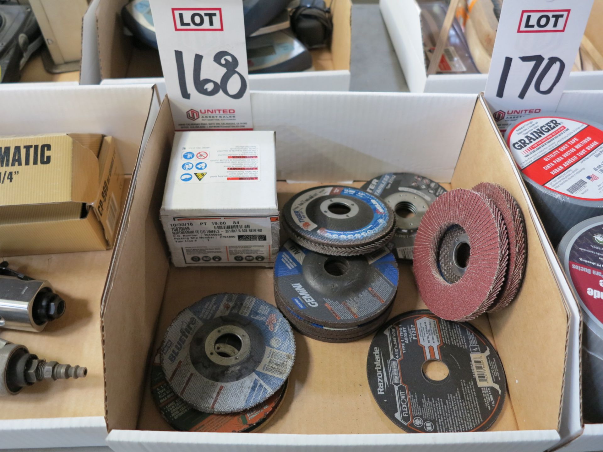 LOT - MISC ABRASIVE DISCS, 3" & 4-1/2"