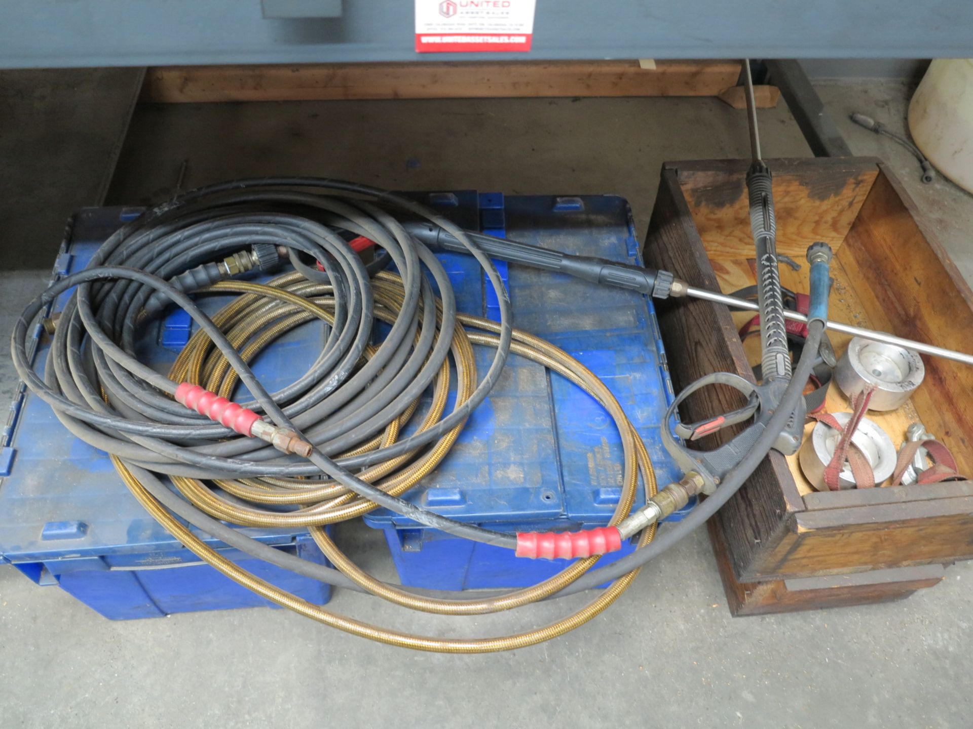 LOT - CONTENTS ONLY OF (1) SECTION PALLET RACK, TO INCLUDE: LIGHT ON STAND, PRESSURE WASHER HOSES, - Image 5 of 5