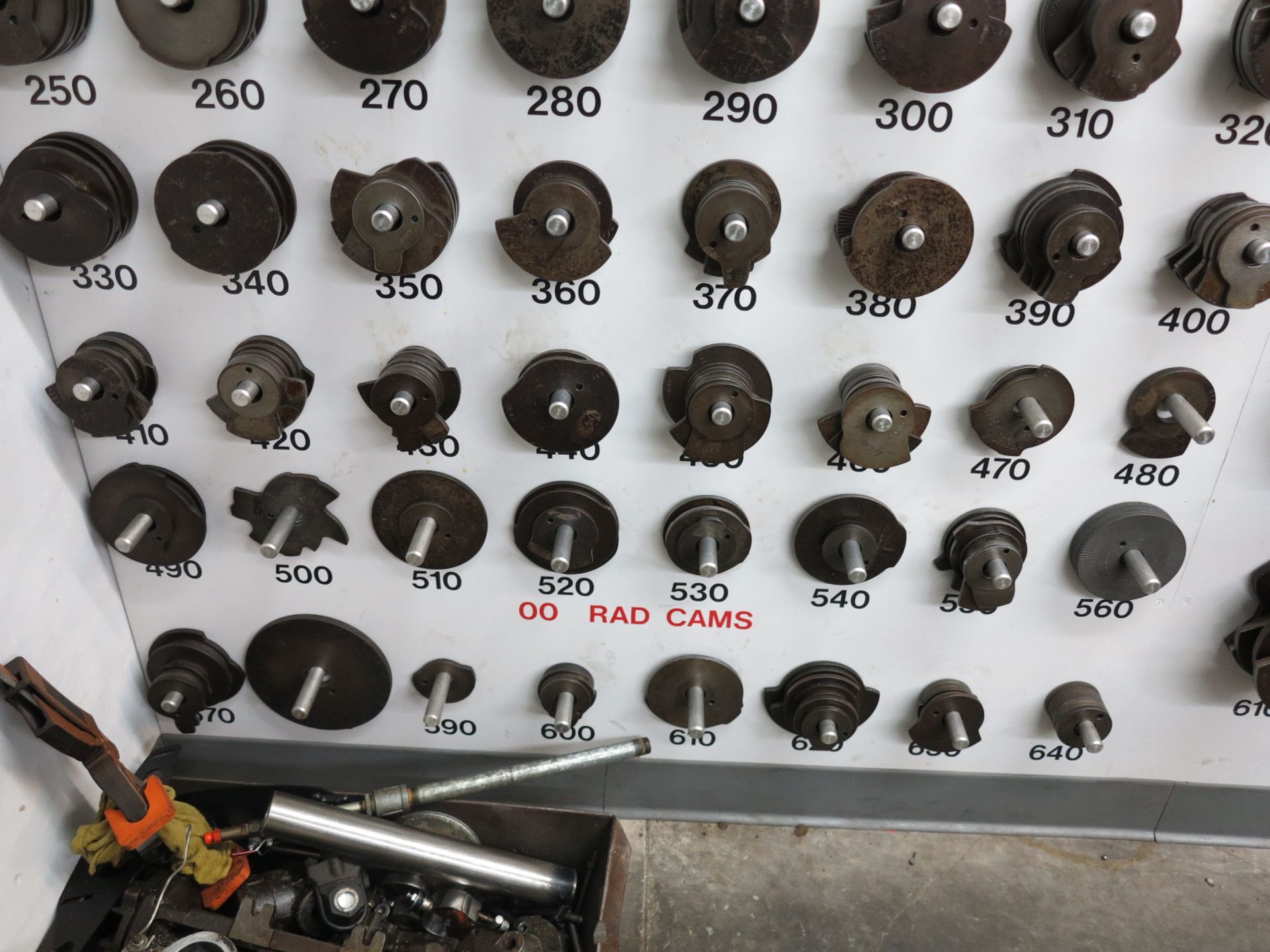 LOT - LARGE QUANTITY OF #00 MACHINE CAMS - Image 3 of 3