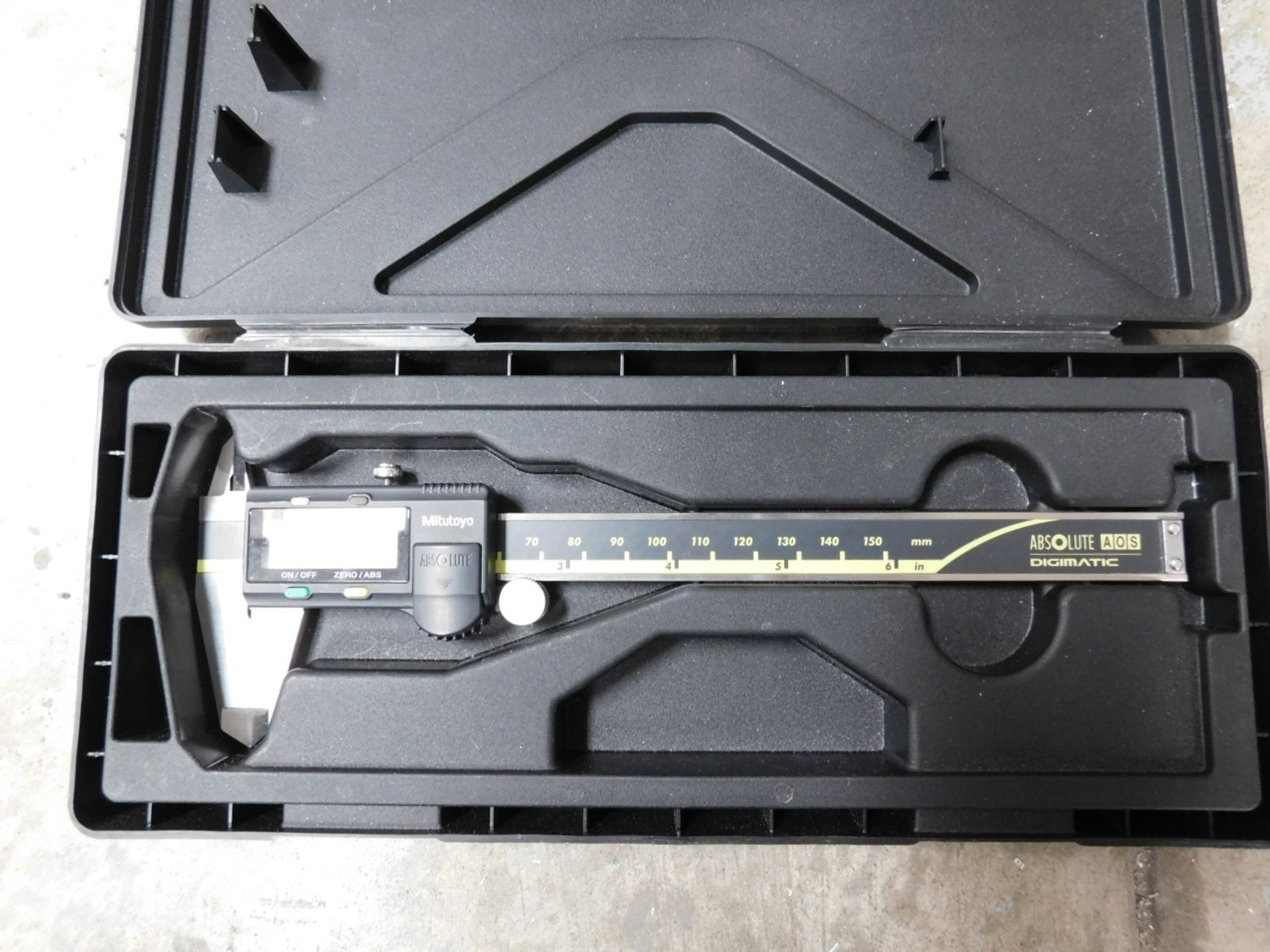 LOT - (2) TRITAN 6" DIGITAL CALIPERS AND (1) MITUTOYO 6" ABSOLUTE AOS DIGIMATIC CALIPER - Image 2 of 3