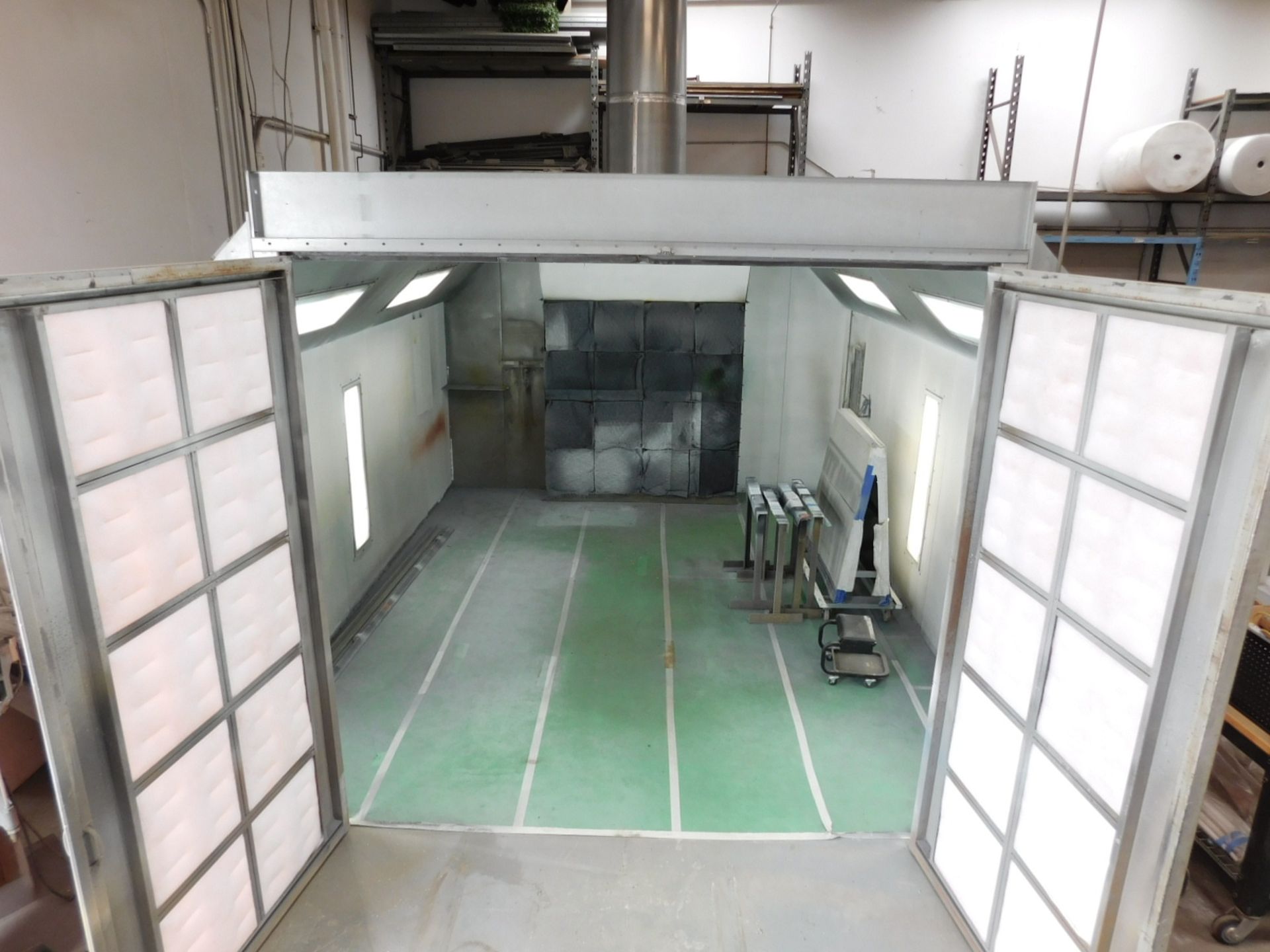 FULLY ENCLOSED PAINT BOOTH, MAIN ENTRANCE IS 9'-2"W X 8'-10"H, EXTERIOR DIMENSIONS: 14'-4"W X 18'- - Image 3 of 8