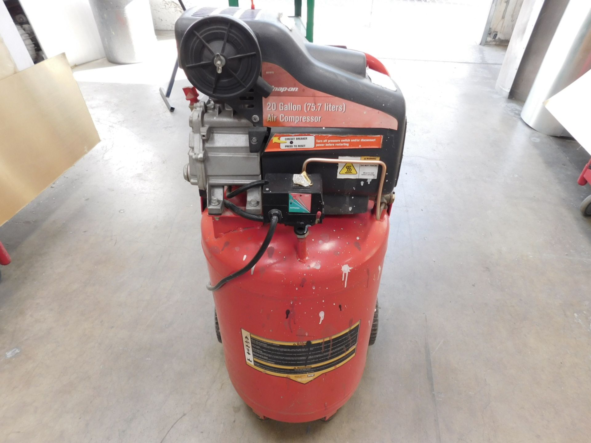 SNAP-ON 20-GALLON PORTABLE AIR COMPRESSOR, MODEL 691915, 120V/SINGLE PHASE, 125 PSI, S/N - Image 4 of 5