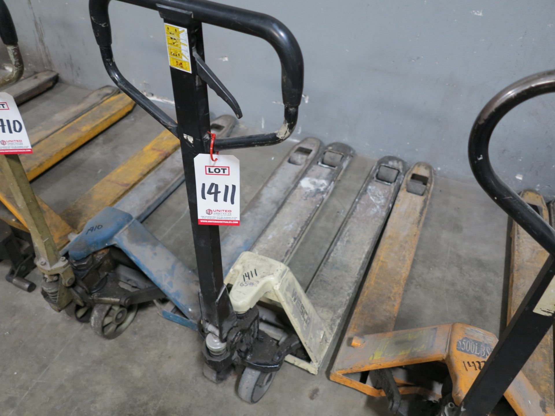 SKINNY PALLET JACK, FOR NARROW PALLETS