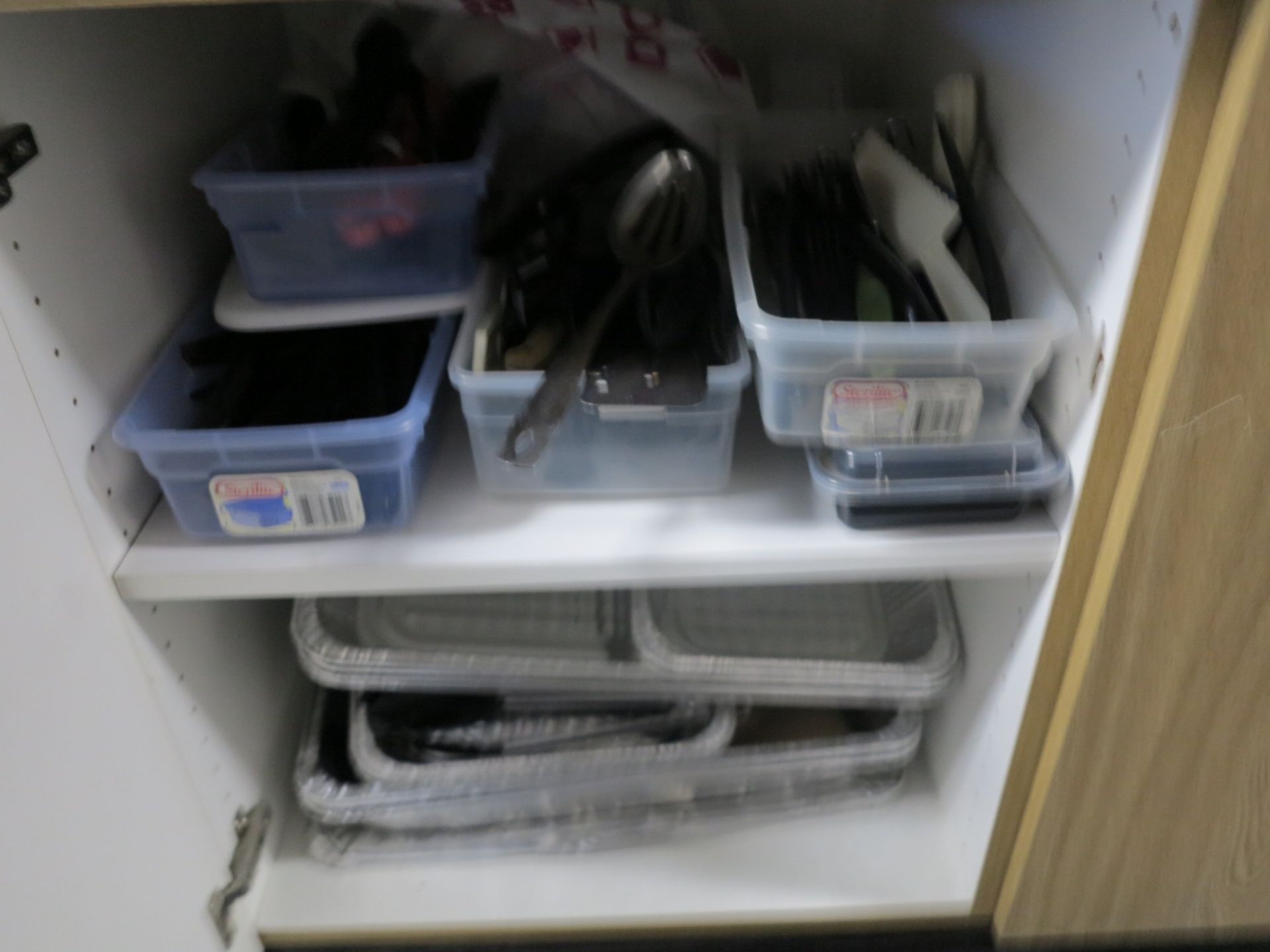 LOT - MICROWAVE AND CONTENTS OF CABINETS IN KITCHEN AREA, NO TOWEL OR SOAP DISPENSER - Image 4 of 4