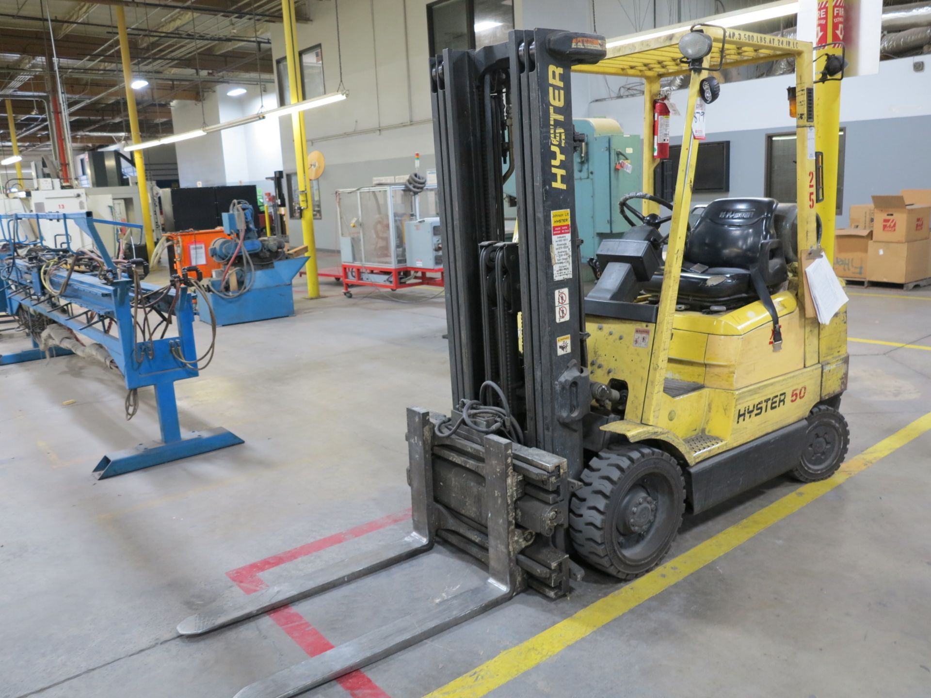 HYSTER 50 LP FORKLIFT, MODEL S50XM, 5,000 LB CAPACITY, 3-STAGE MAST, SIDE SHIFT, CUSHION TIRES, 4, - Image 2 of 3