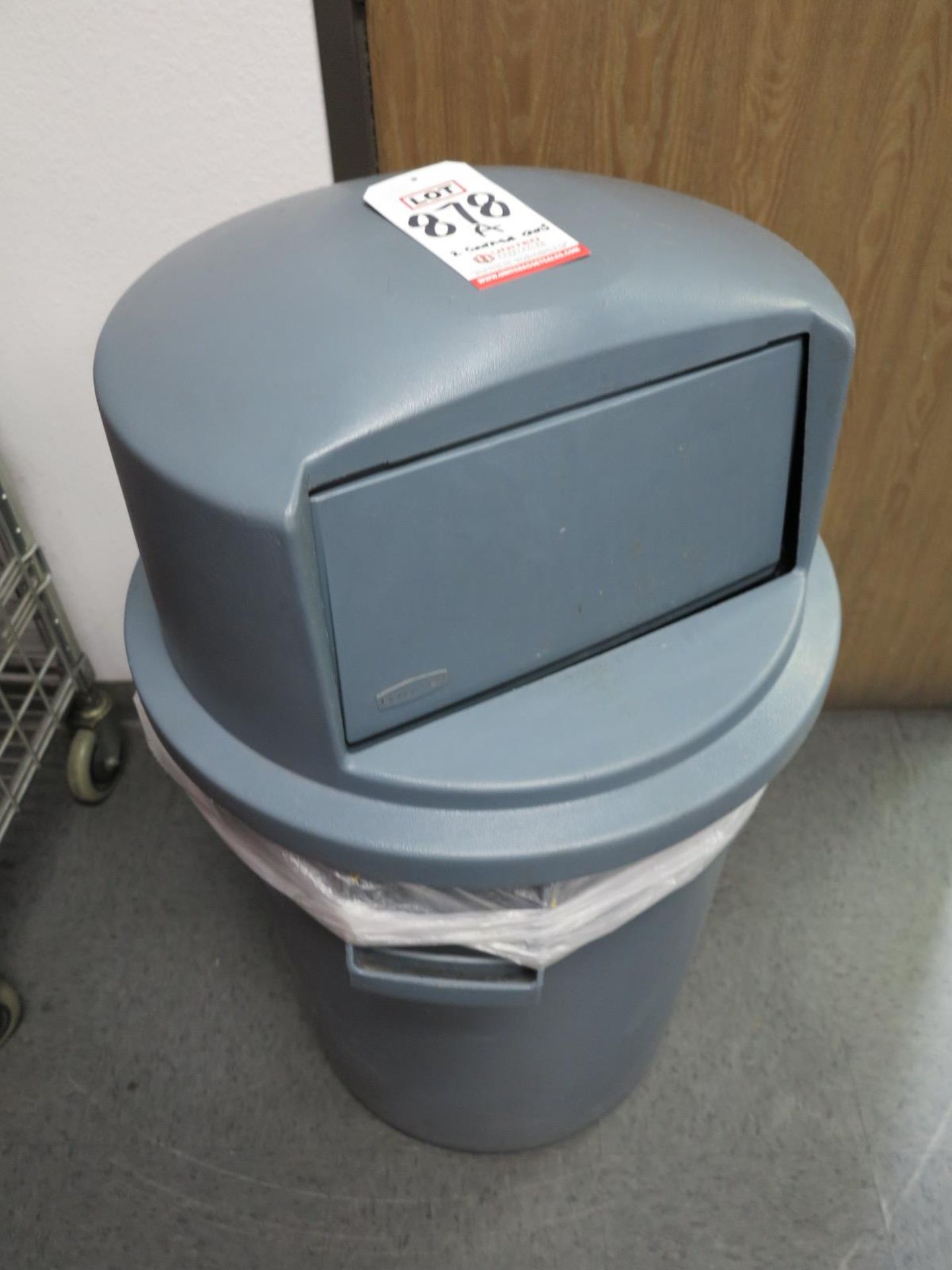 LOT - (2) GARBAGE CANS, W/ LIDS