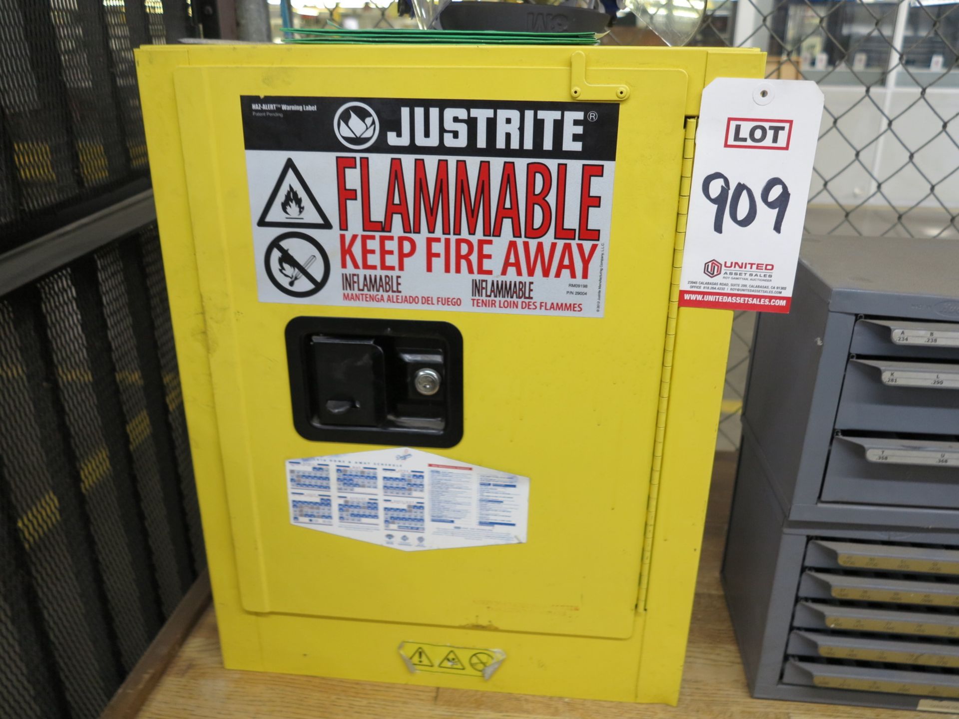 JUSTRITE 4-GALLON CAPACITY FLAMMABLE LIQUIDS STORAGE CABINET, STOCK NO. 890420