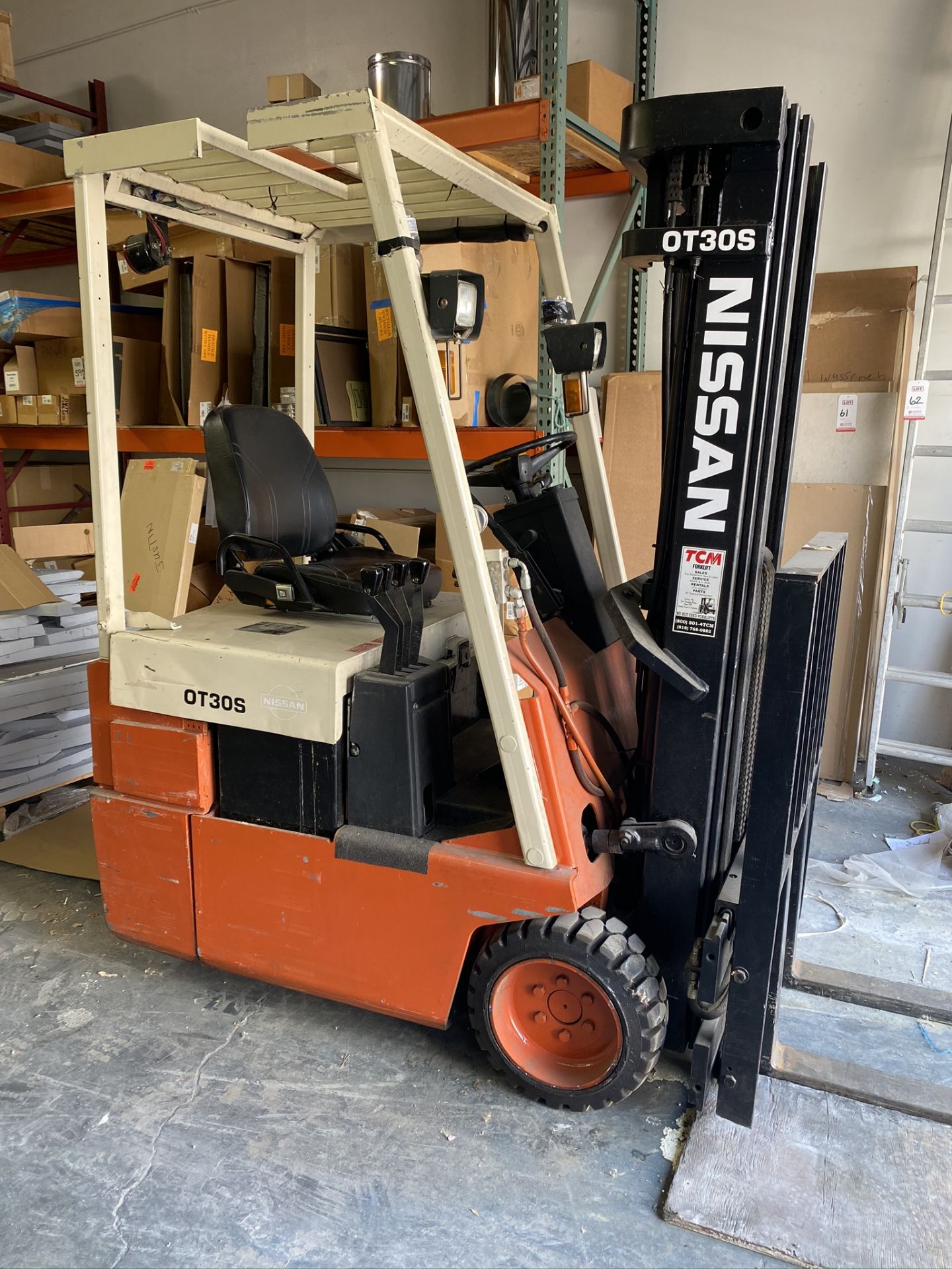 NISSAN ELECTRIC FORKLIFT, MODEL OT30S, 3-STAGE MAST, 2,700 LB CAPACITY, S/N 0T30S-B96-70058, W/ - Image 7 of 10