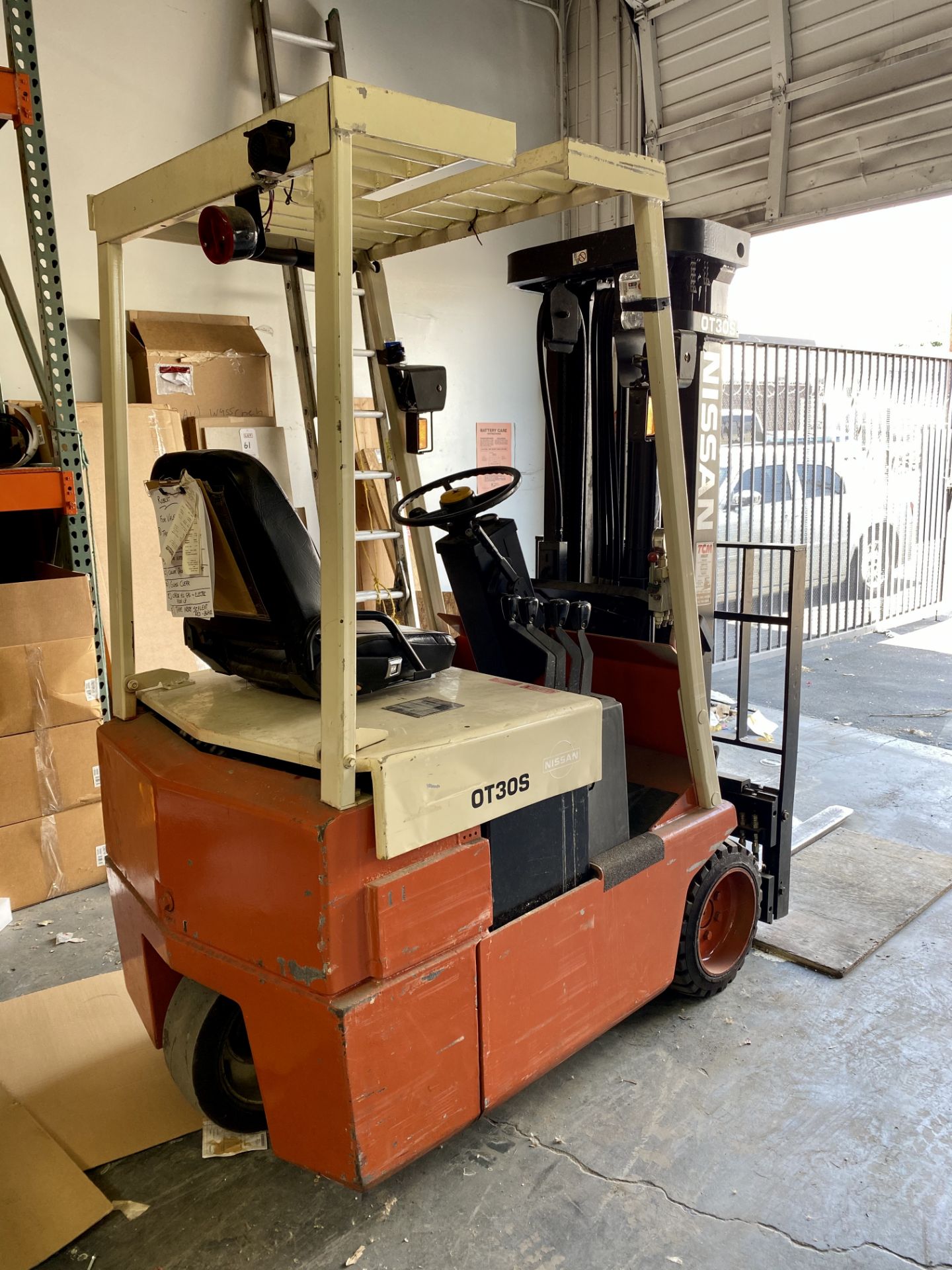 NISSAN ELECTRIC FORKLIFT, MODEL OT30S, 3-STAGE MAST, 2,700 LB CAPACITY, S/N 0T30S-B96-70058, W/ - Image 8 of 10