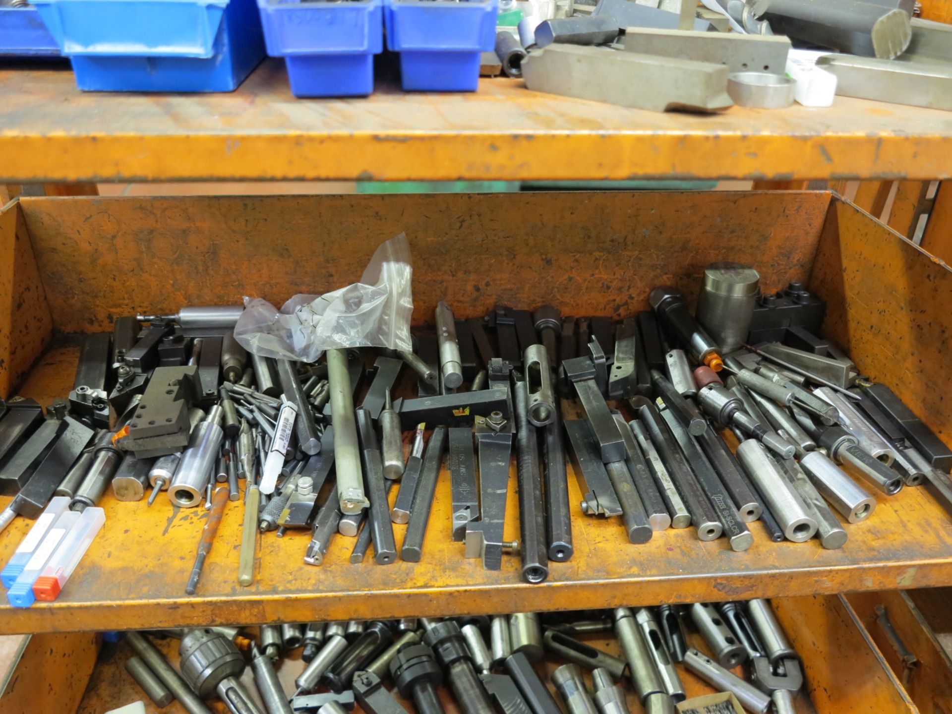 LOT - CONTENTS ONLY OF (1) SHELF: MISC LATHE TOOLING